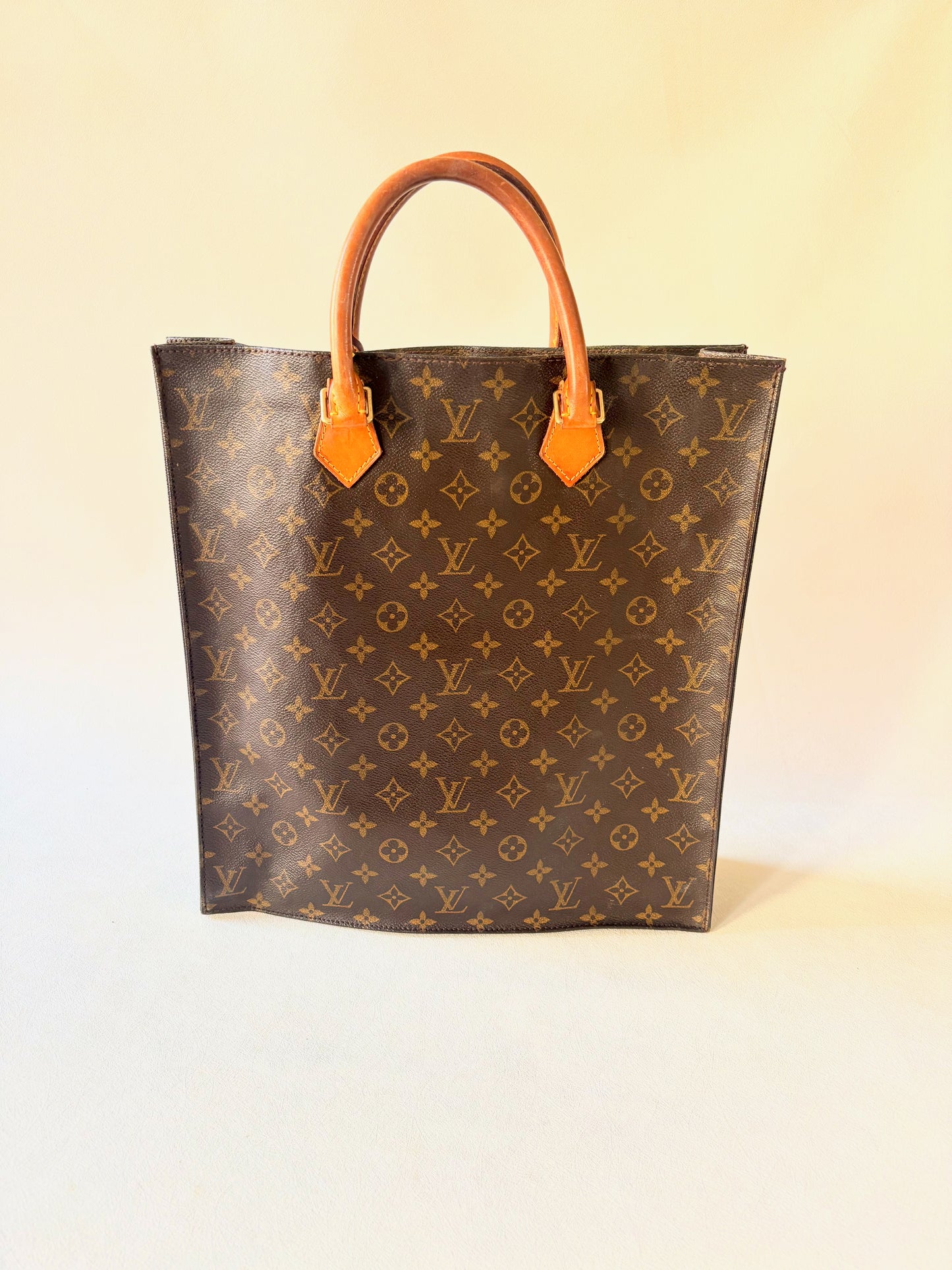 LOUIS VUITTON Sac plat