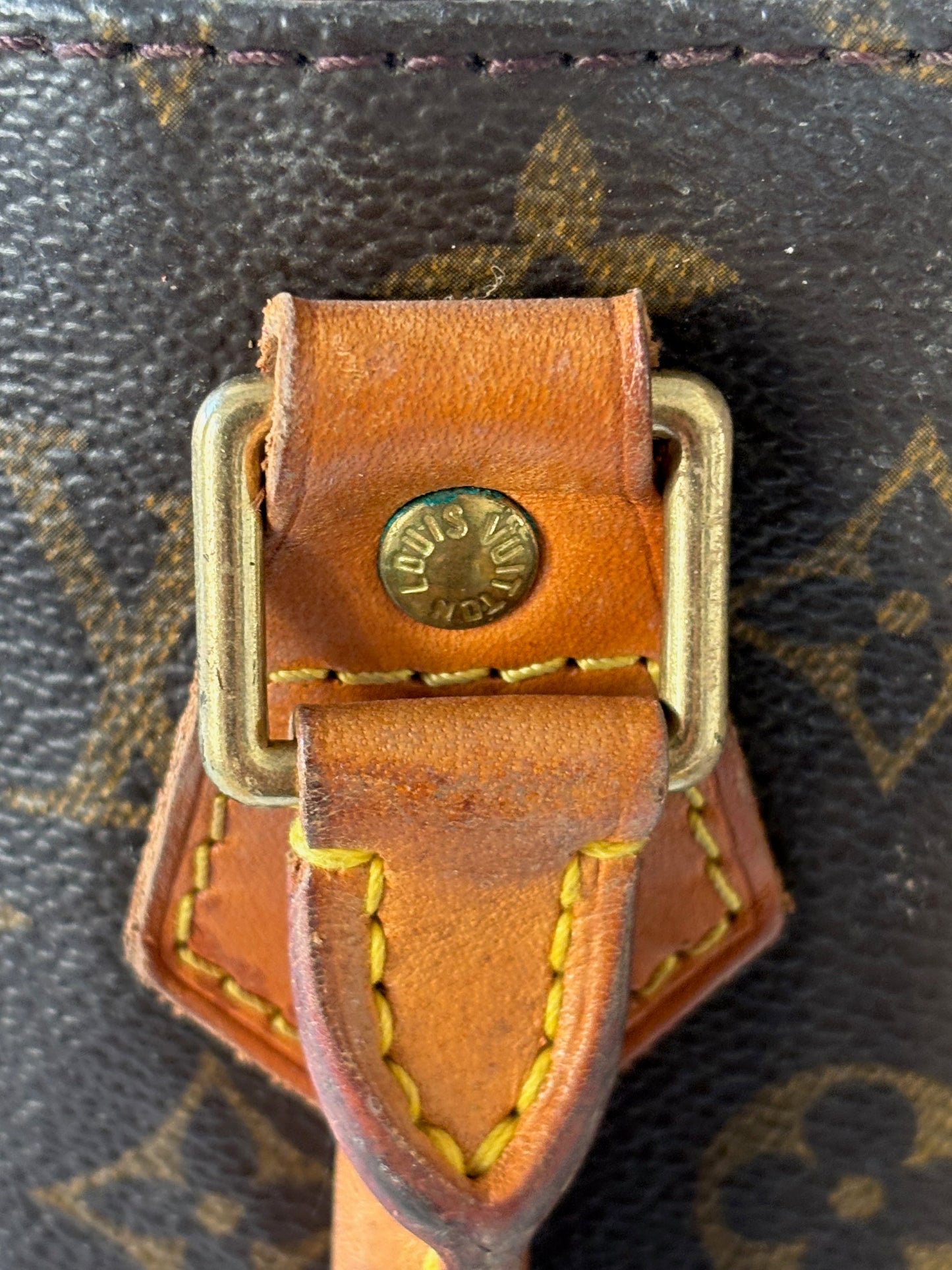 LOUIS VUITTON Sac plat