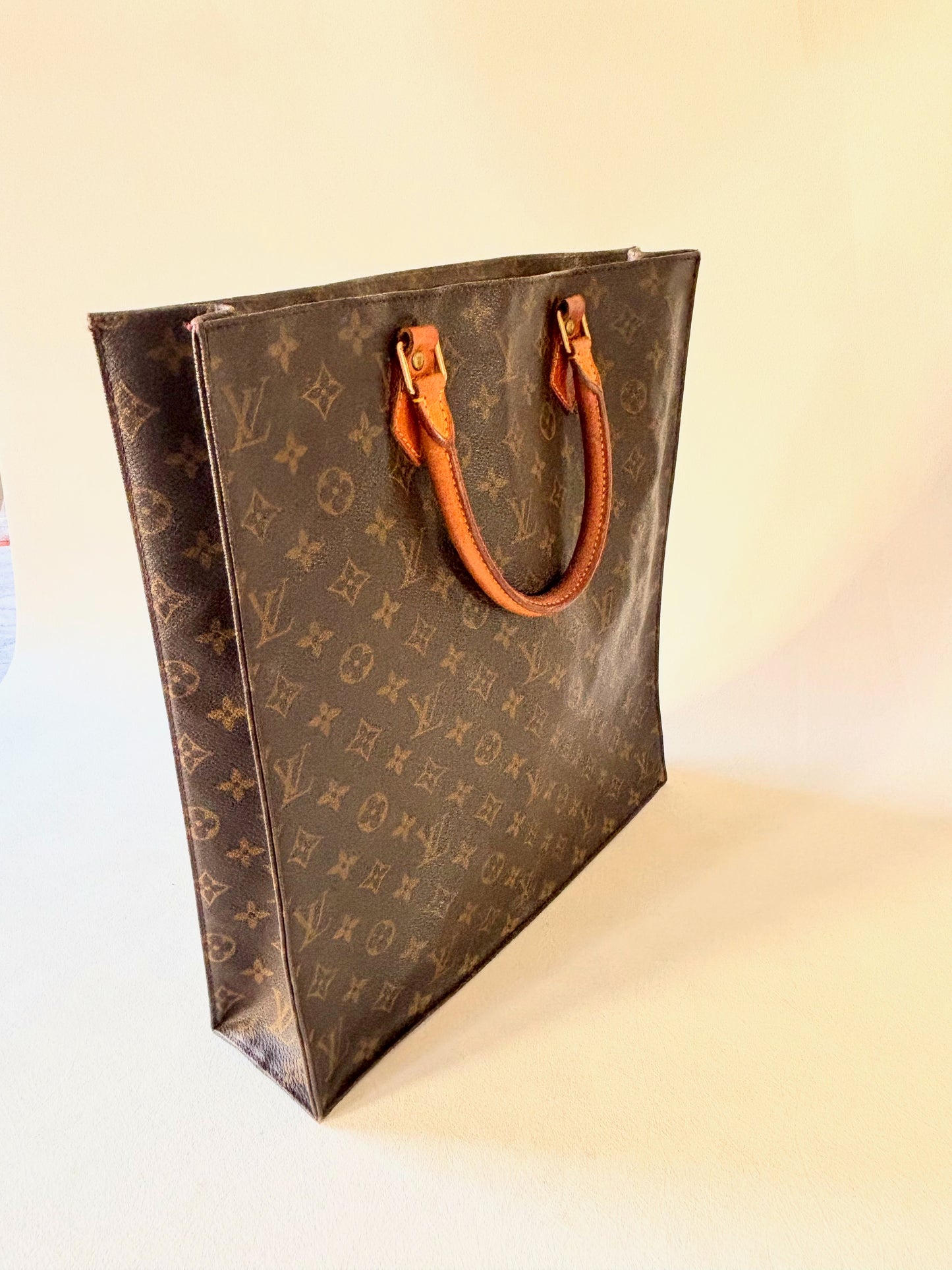 LOUIS VUITTON Sac plat