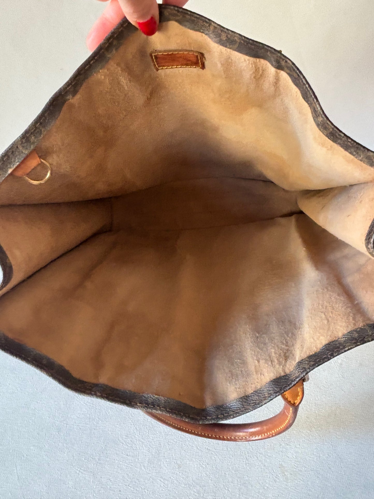 LOUIS VUITTON Sac plat