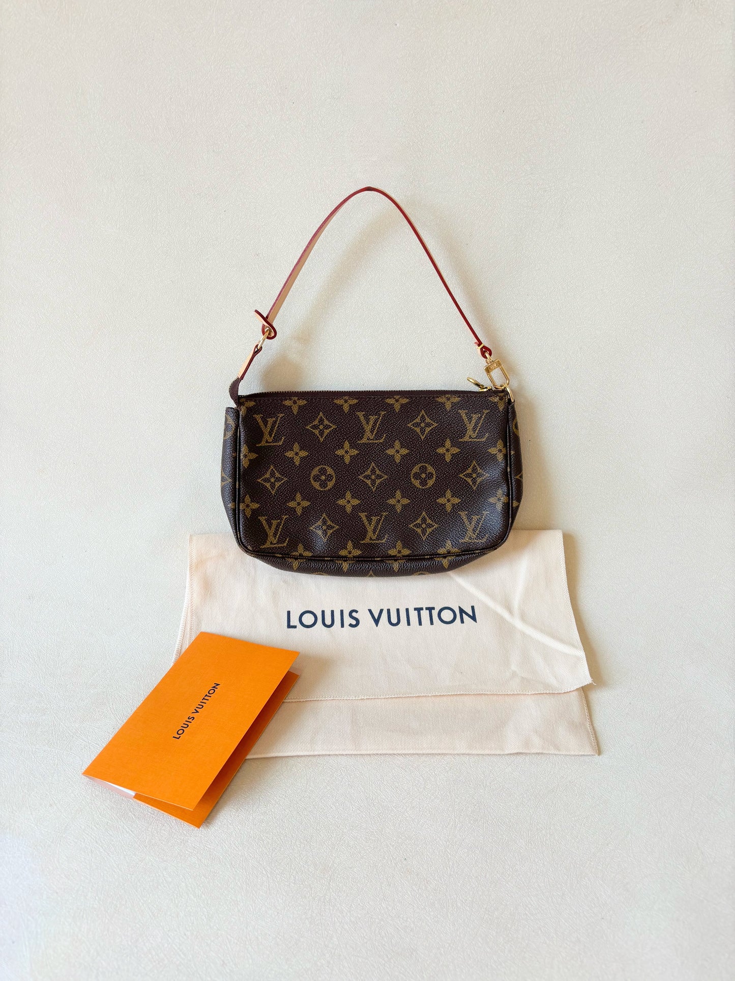LOUIS VUITTON Pochette Accessoires