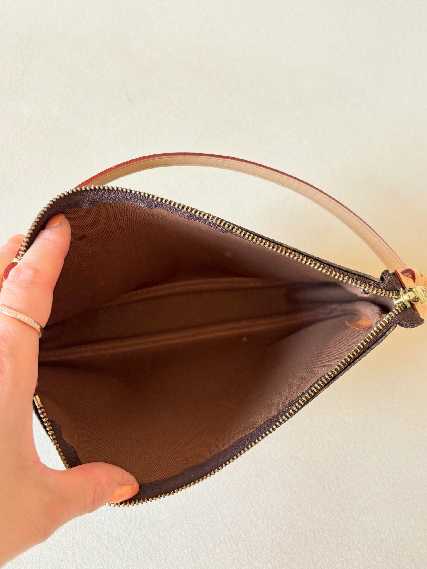 LOUIS VUITTON Pochette Accessoires