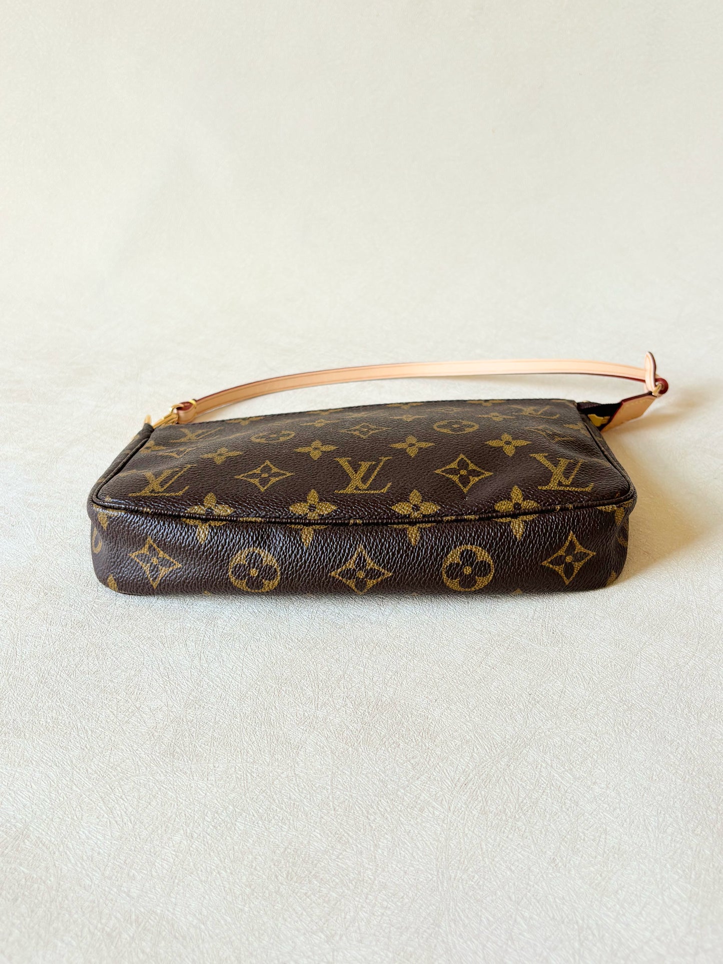 LOUIS VUITTON Pochette Accessoires