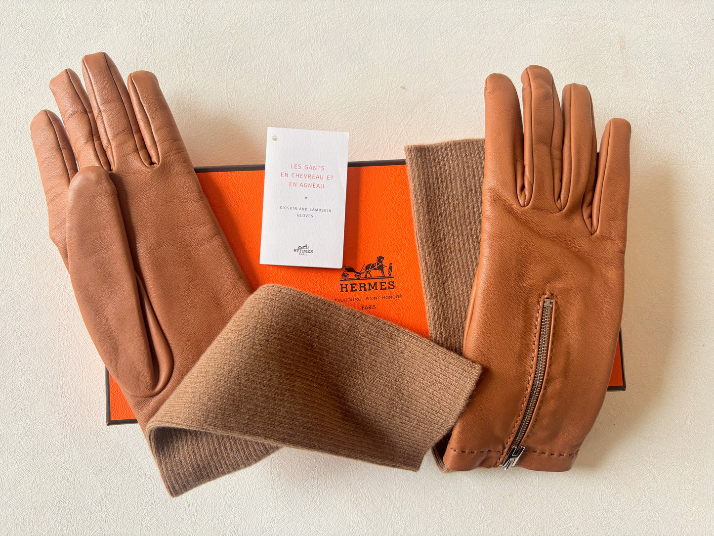 HERMÈS Gants cuir et cachemire
