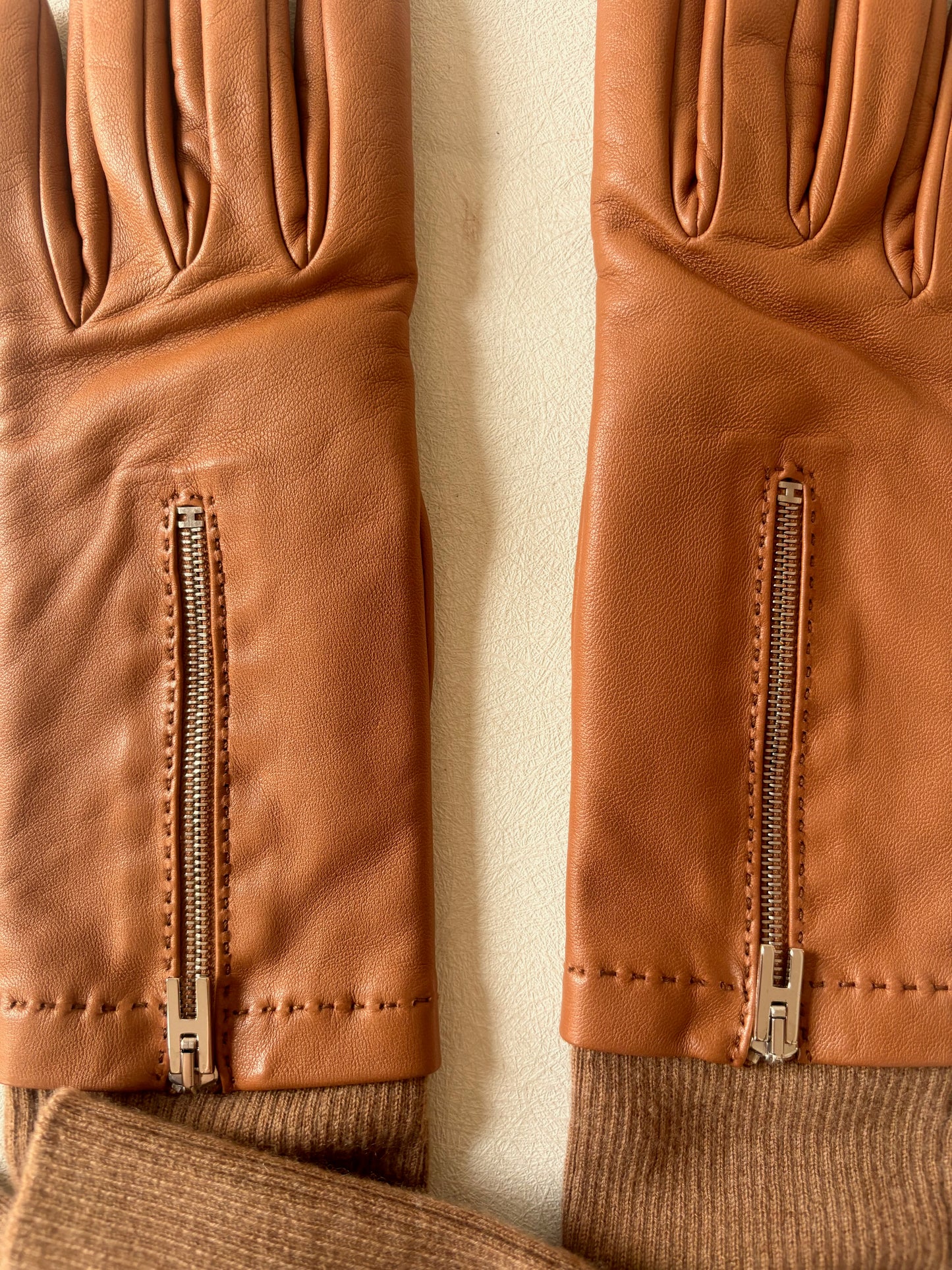 HERMÈS Gants cuir et cachemire