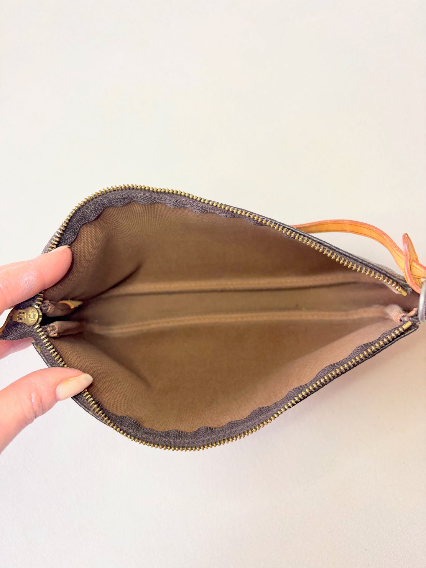 LOUIS VUITTON Pochette Accessoires