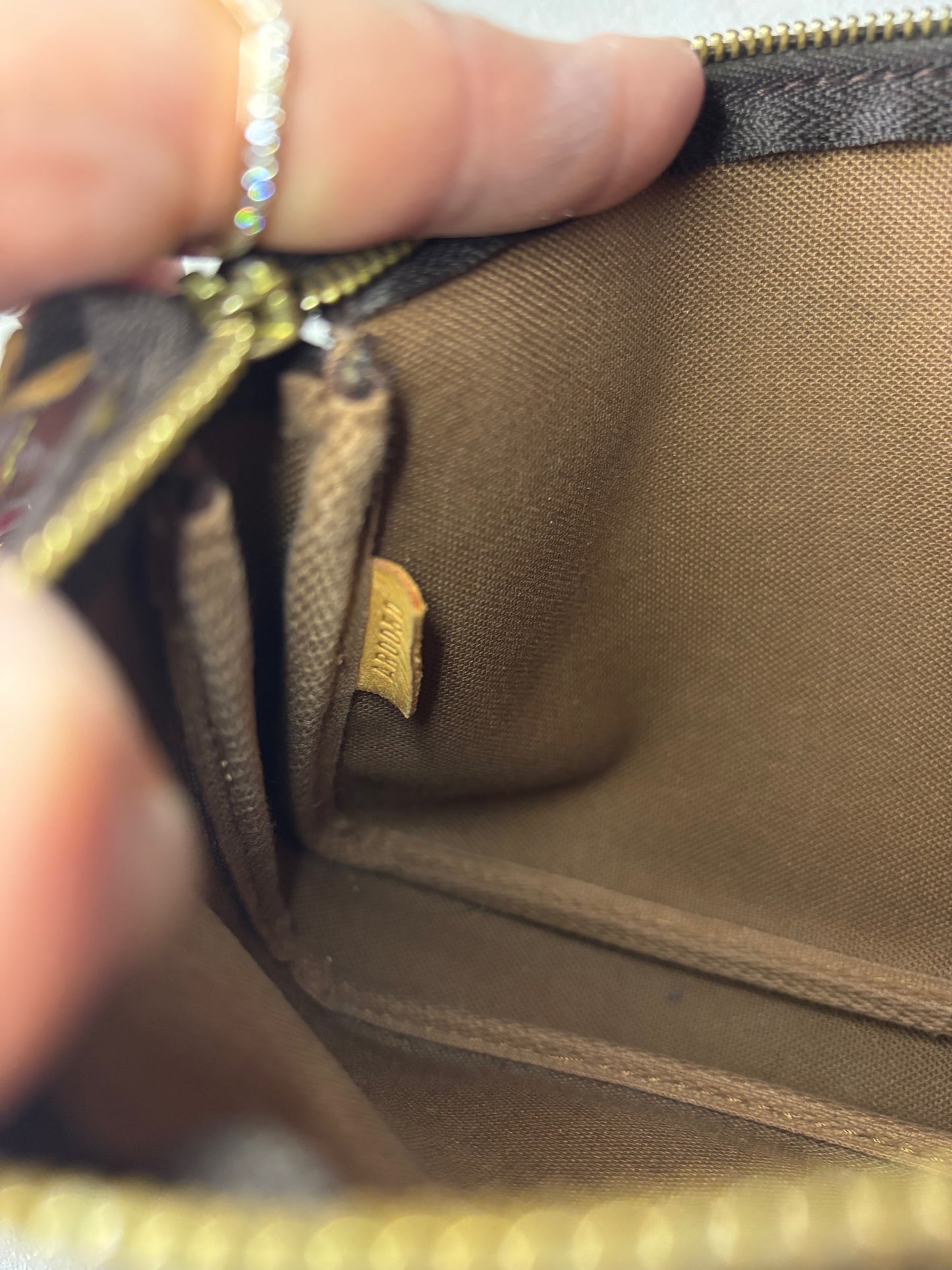 LOUIS VUITTON Pochette Accessoires