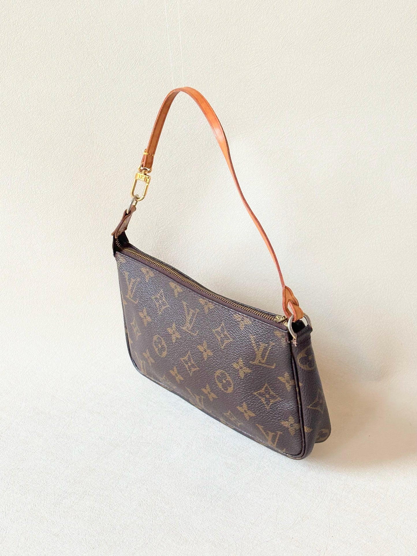 LOUIS VUITTON Pochette Accessoires