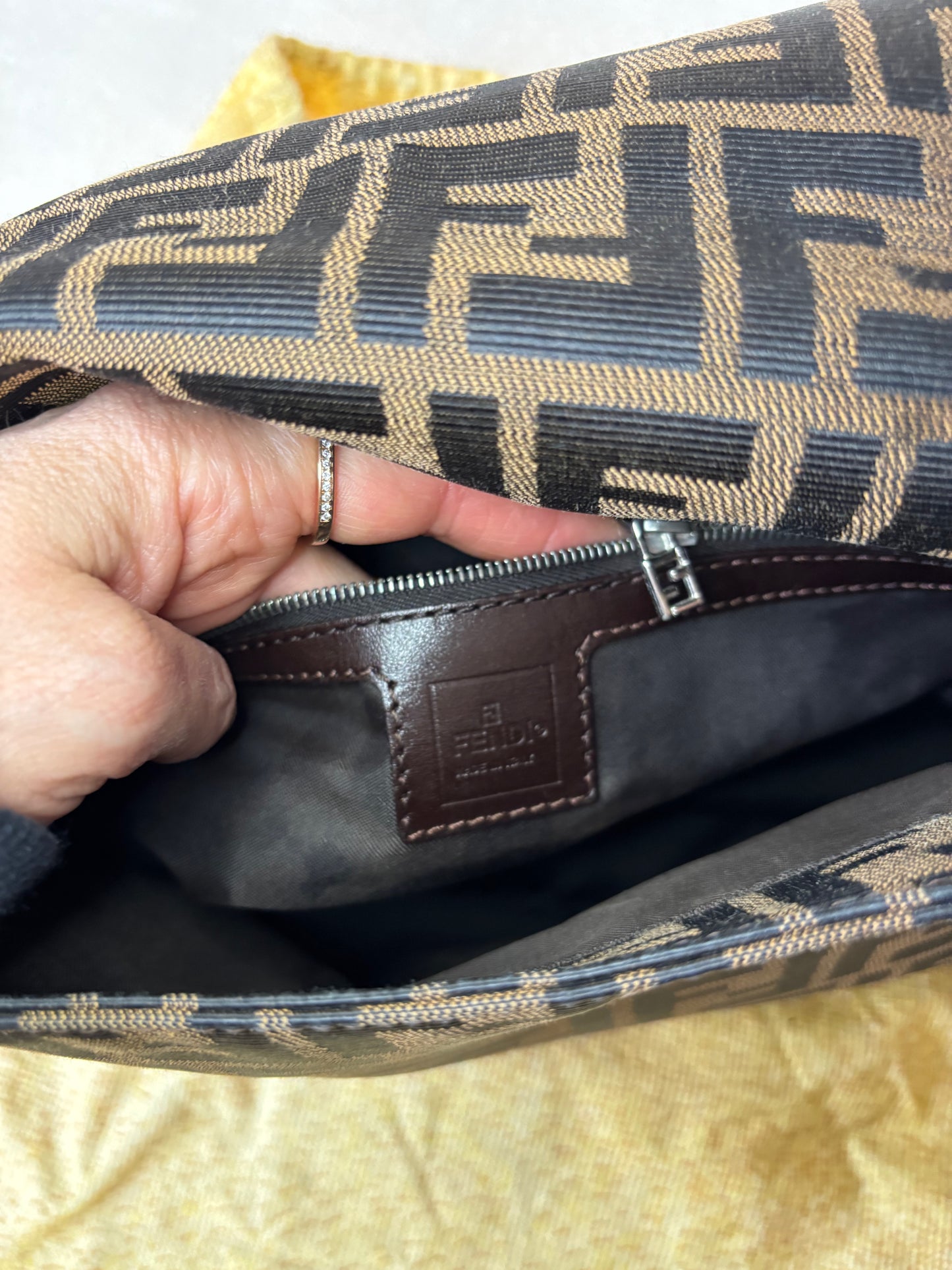FENDI Sac Mamma Baguette