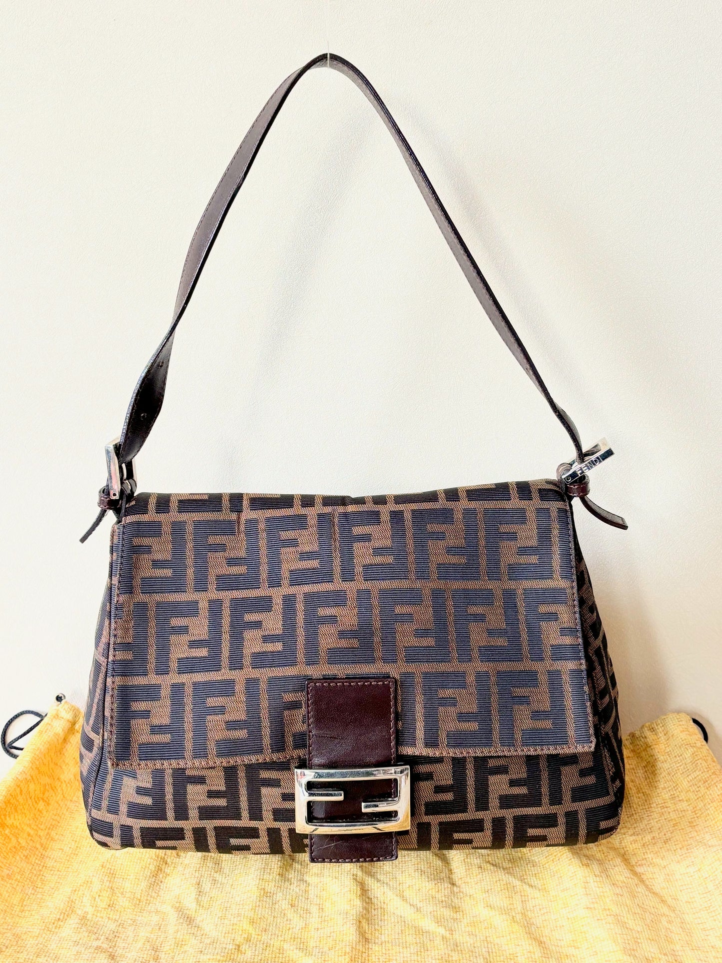 FENDI Sac Mamma Baguette