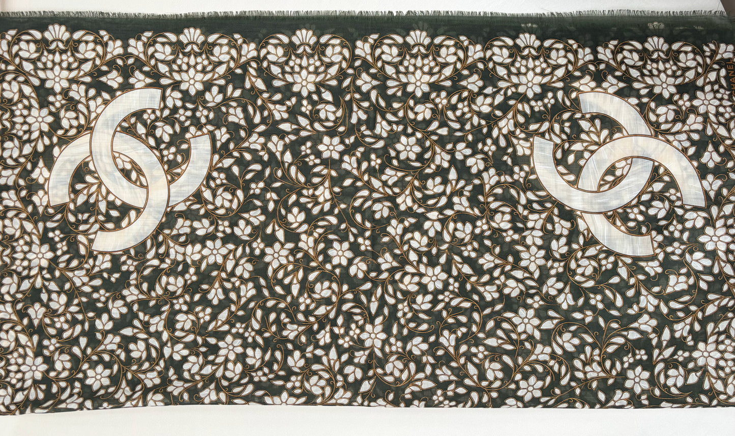 CHANEL Maxi châle