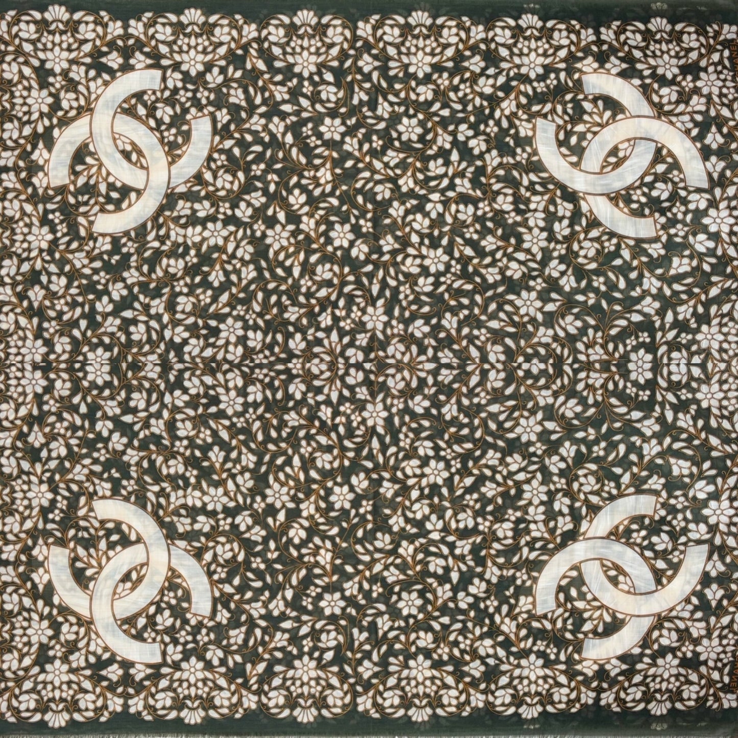 CHANEL Maxi châle