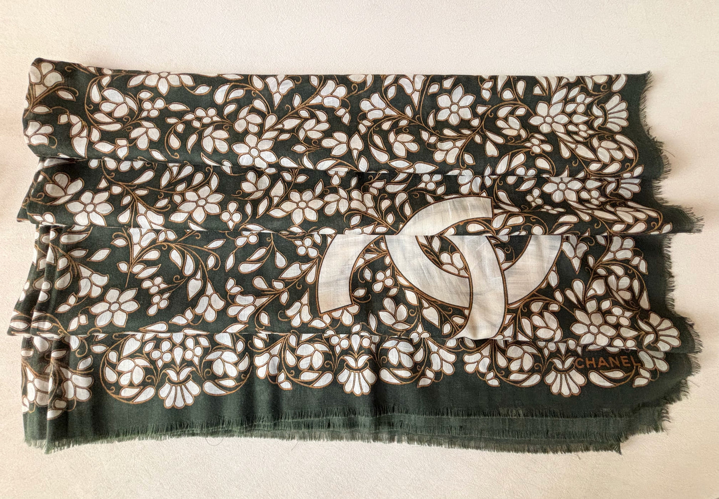 CHANEL Maxi châle