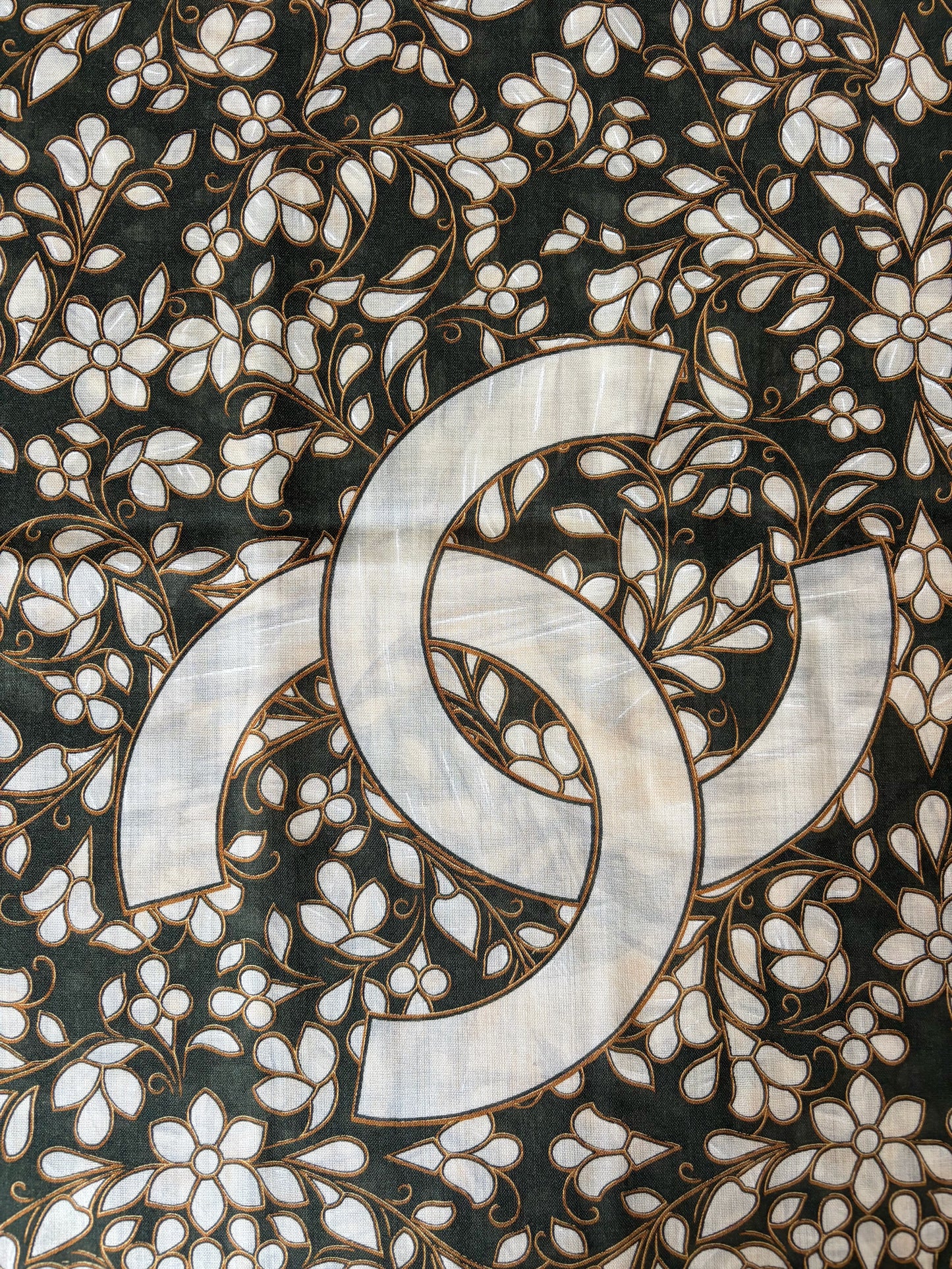 CHANEL Maxi châle