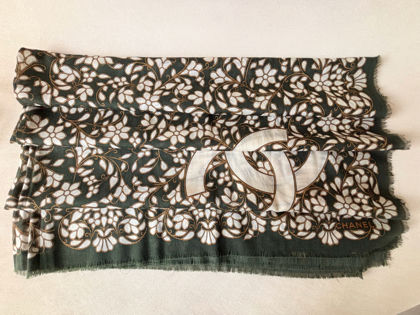 CHANEL Maxi châle