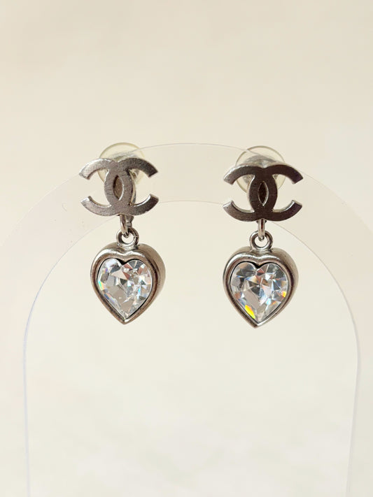 CHANEL Boucles d'oreilles coeurs