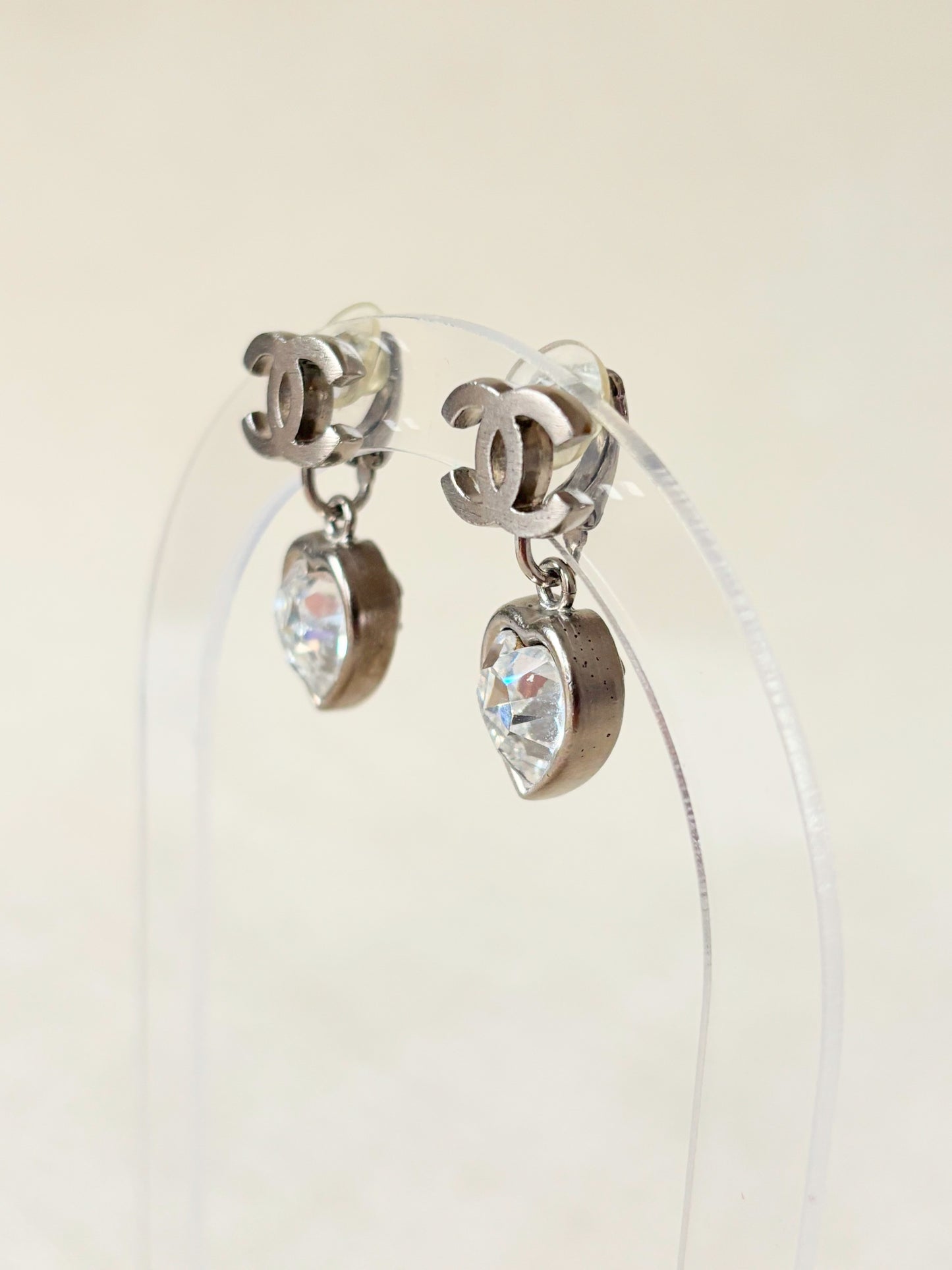 CHANEL Boucles d'oreilles coeurs