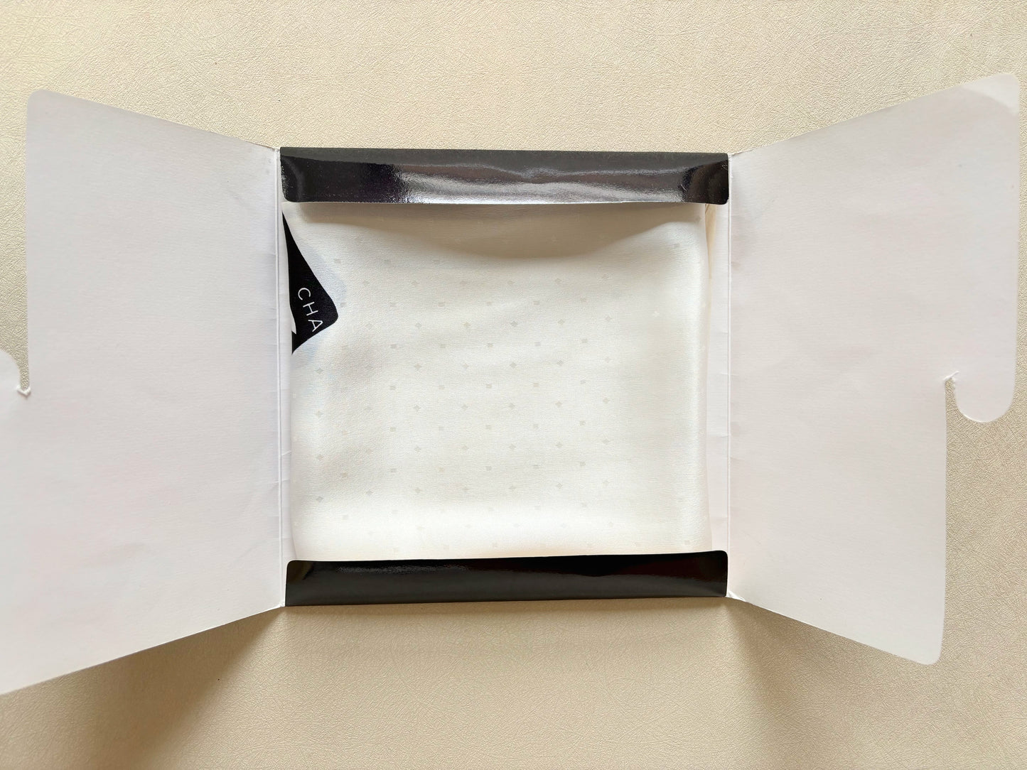 CHANEL Carré en soie