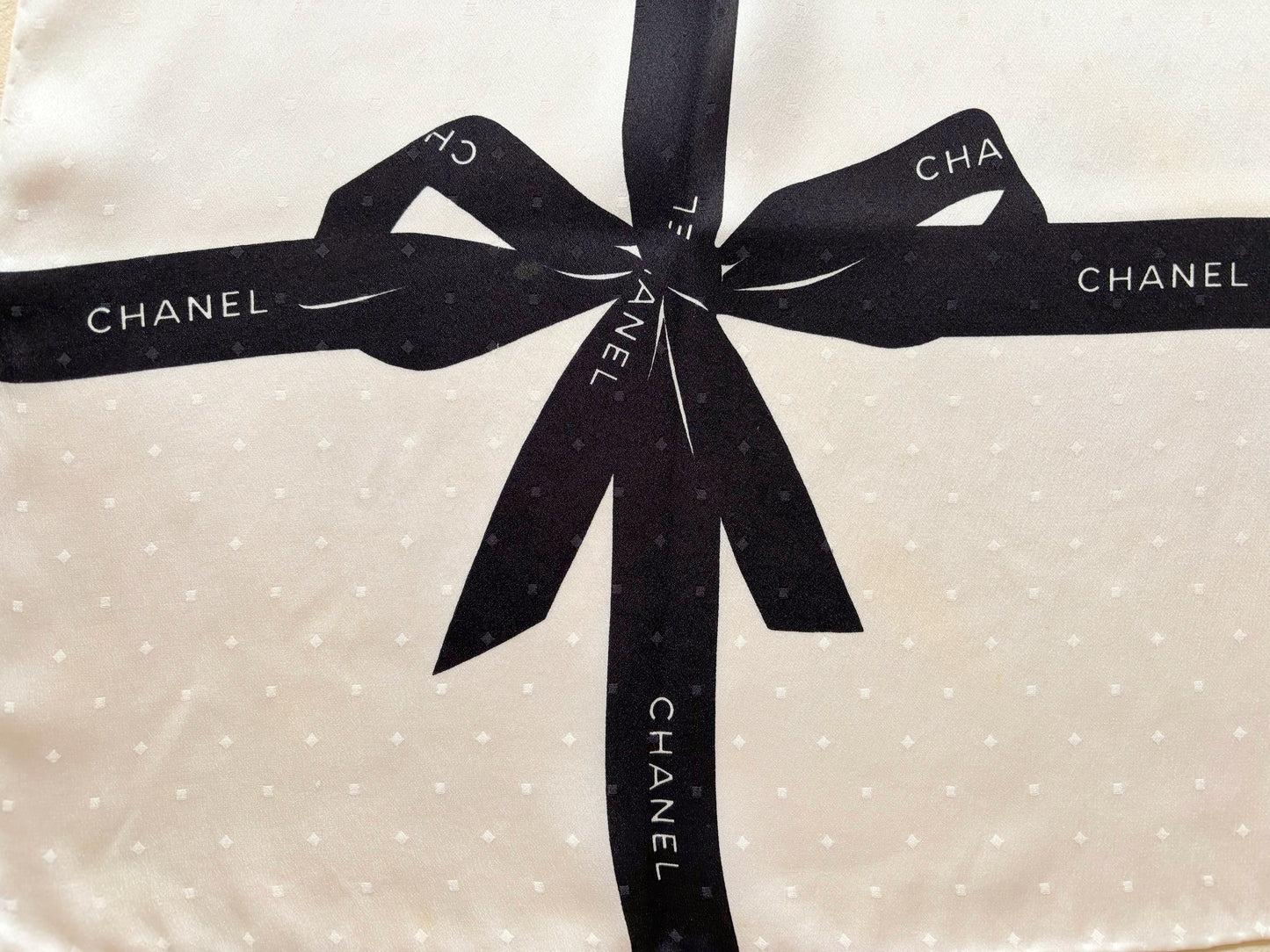 CHANEL Carré en soie