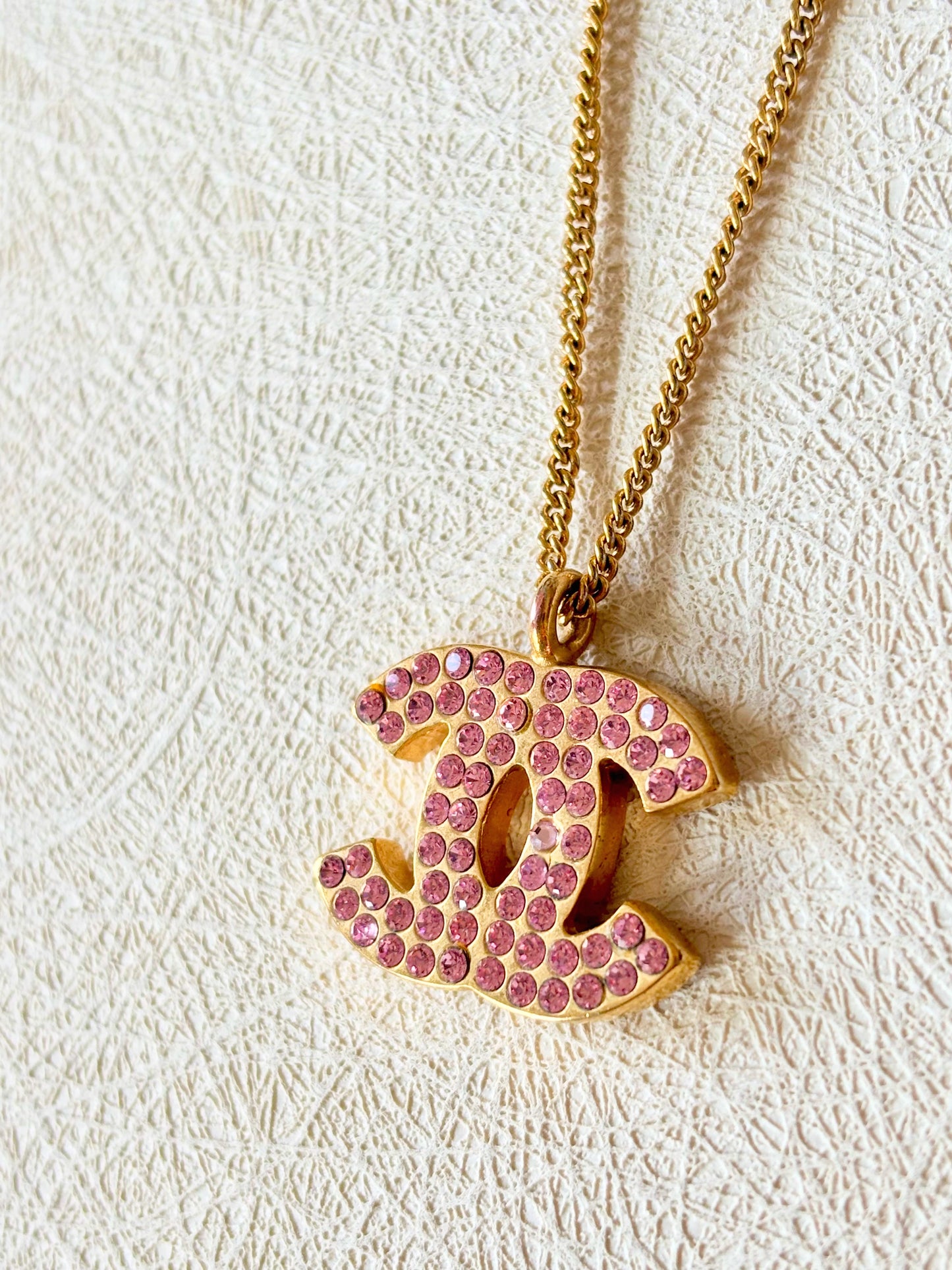 CHANEL Collier CC Strass