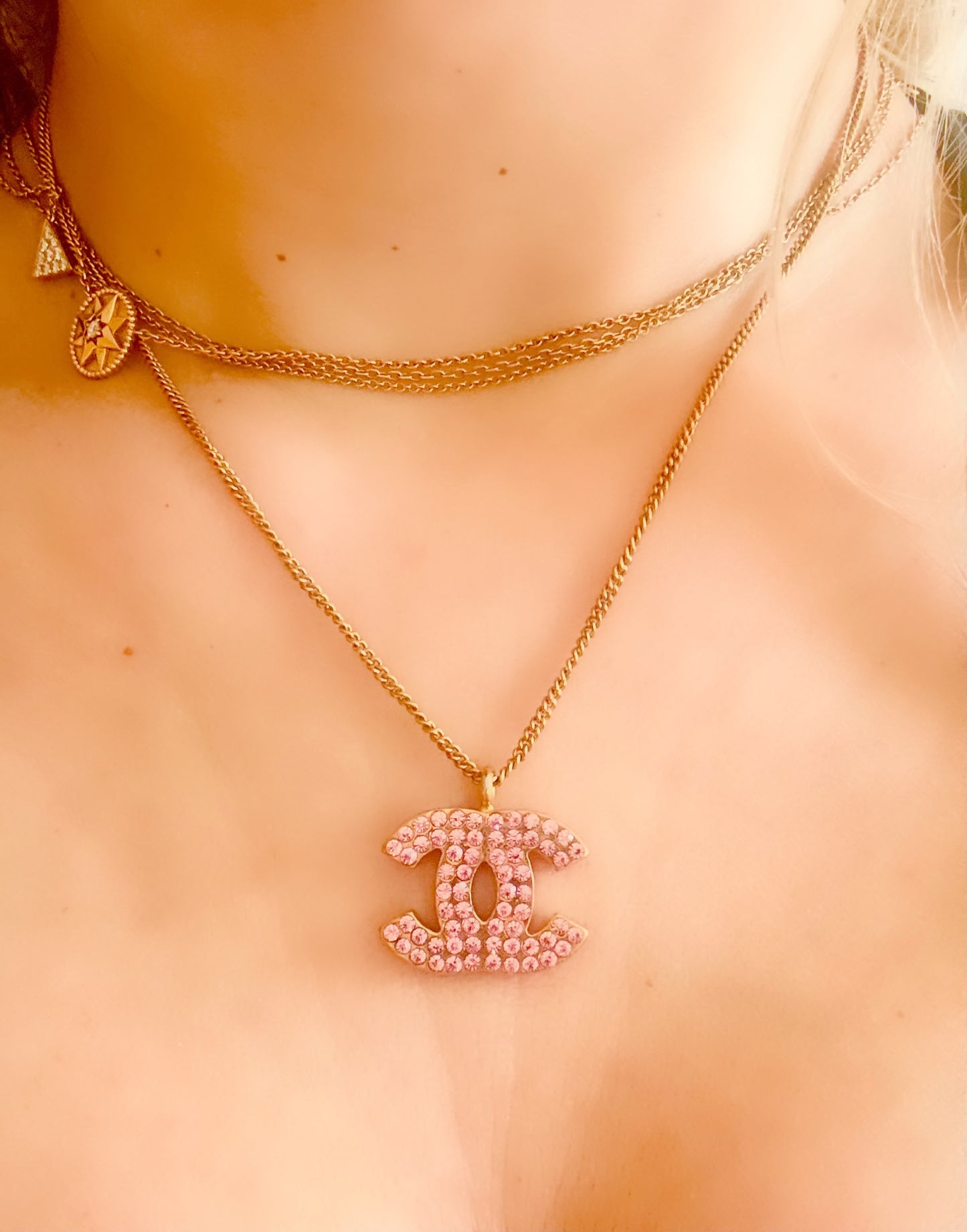 CHANEL Collier CC Strass