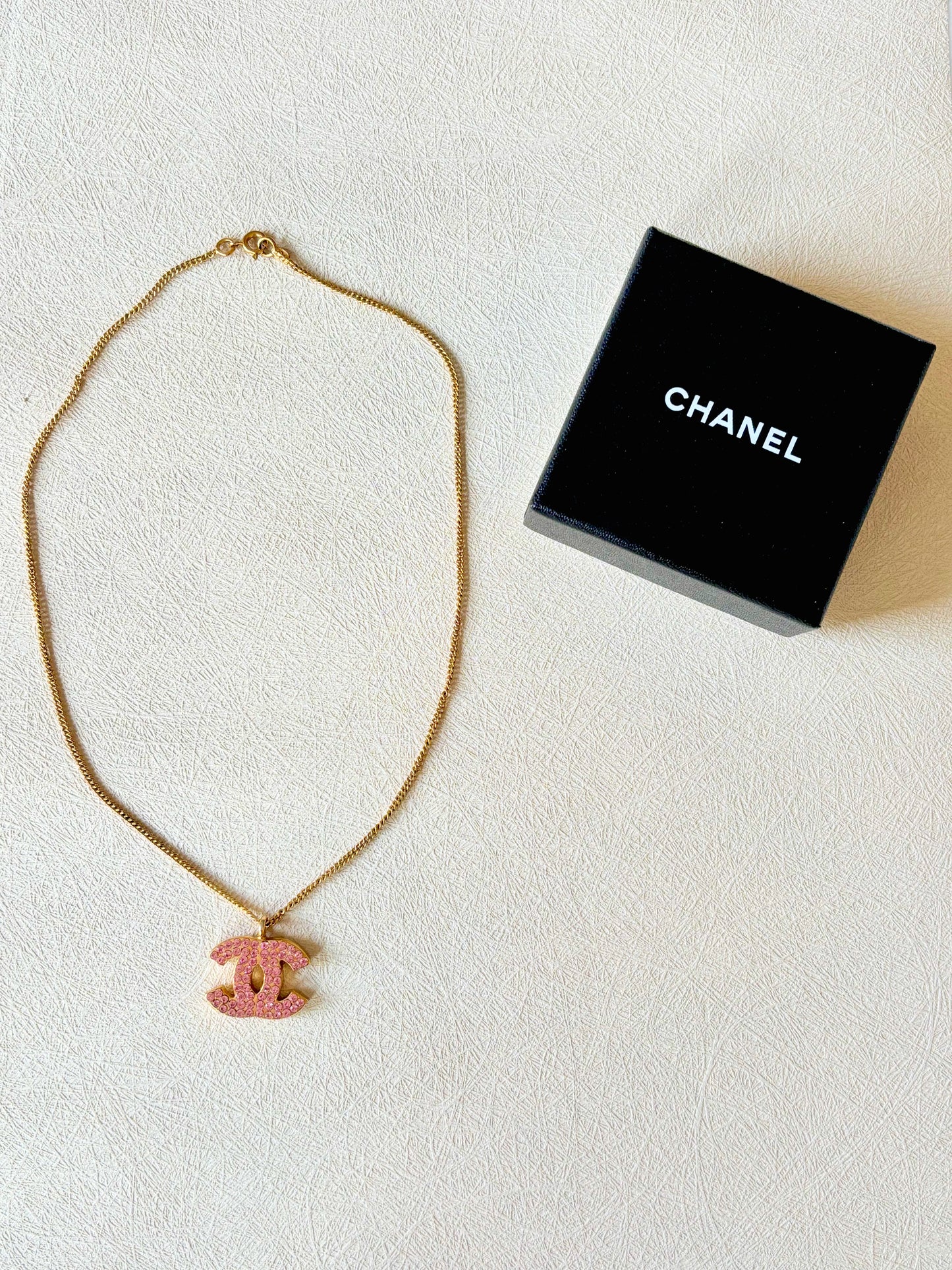 CHANEL Collier CC Strass