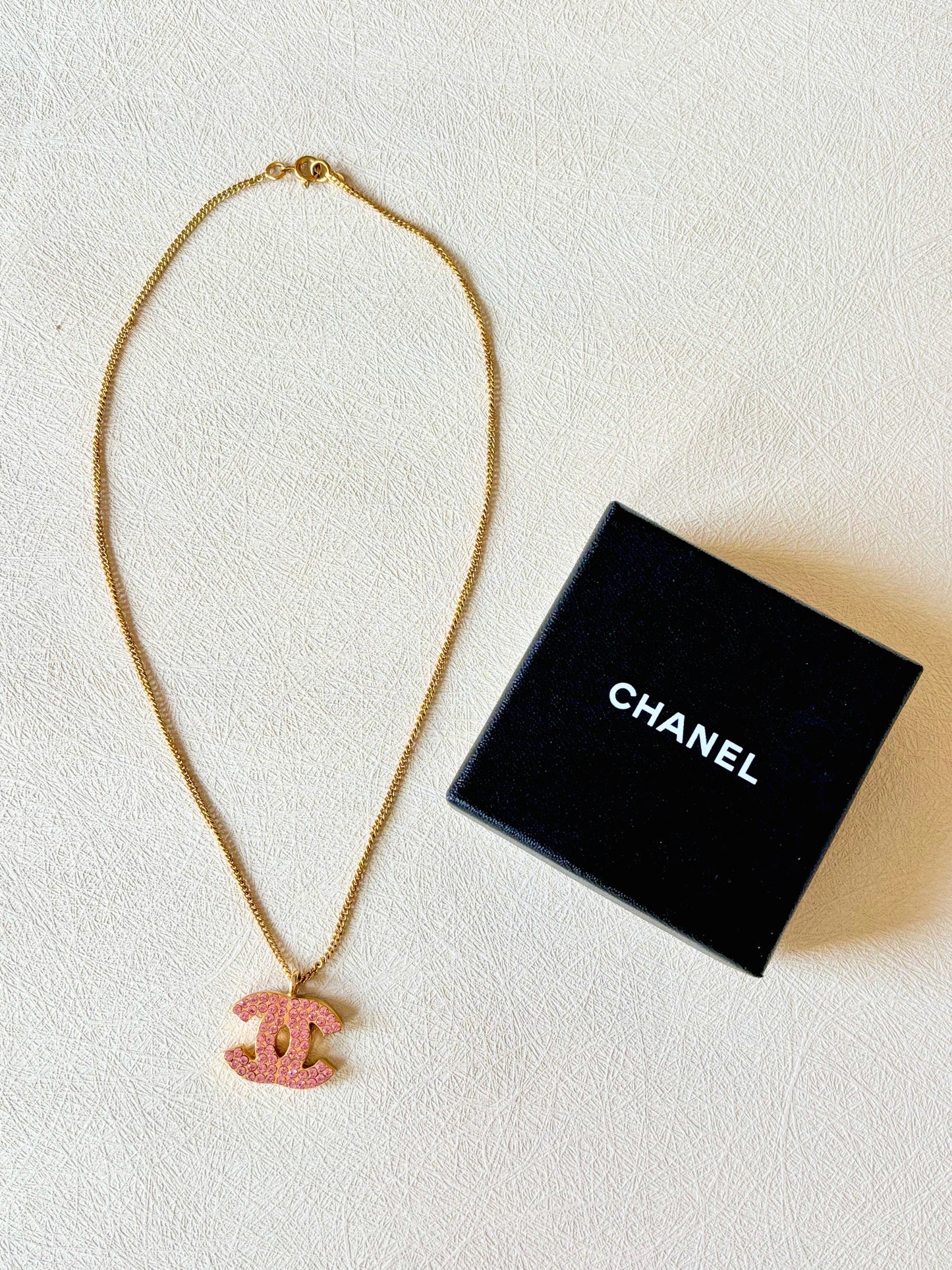 CHANEL Collier CC Strass