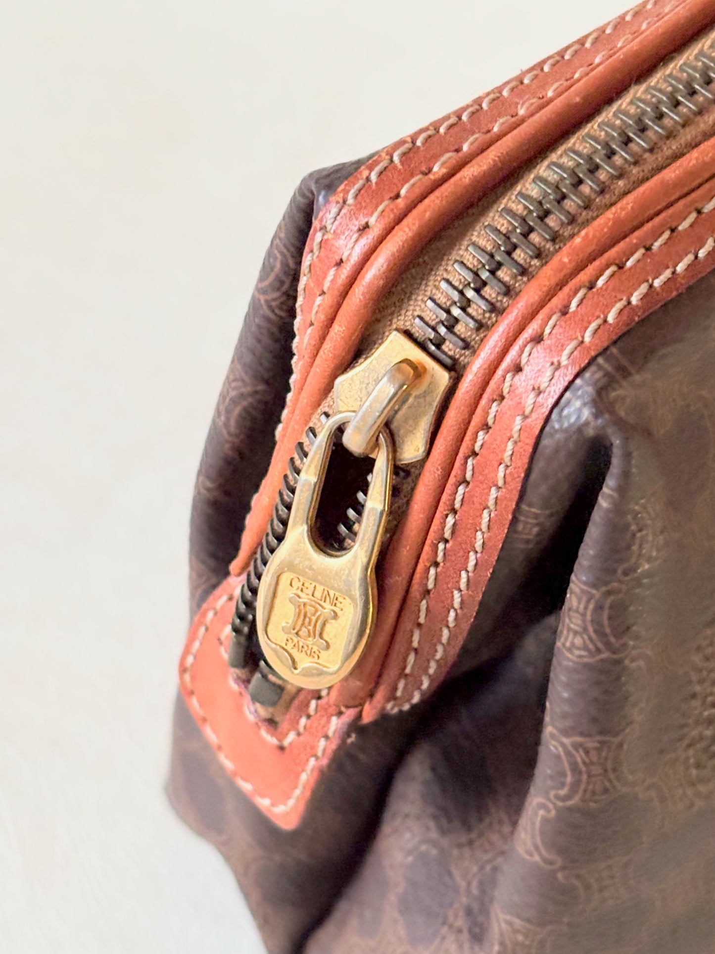 CÉLINE Pochette Triomphe