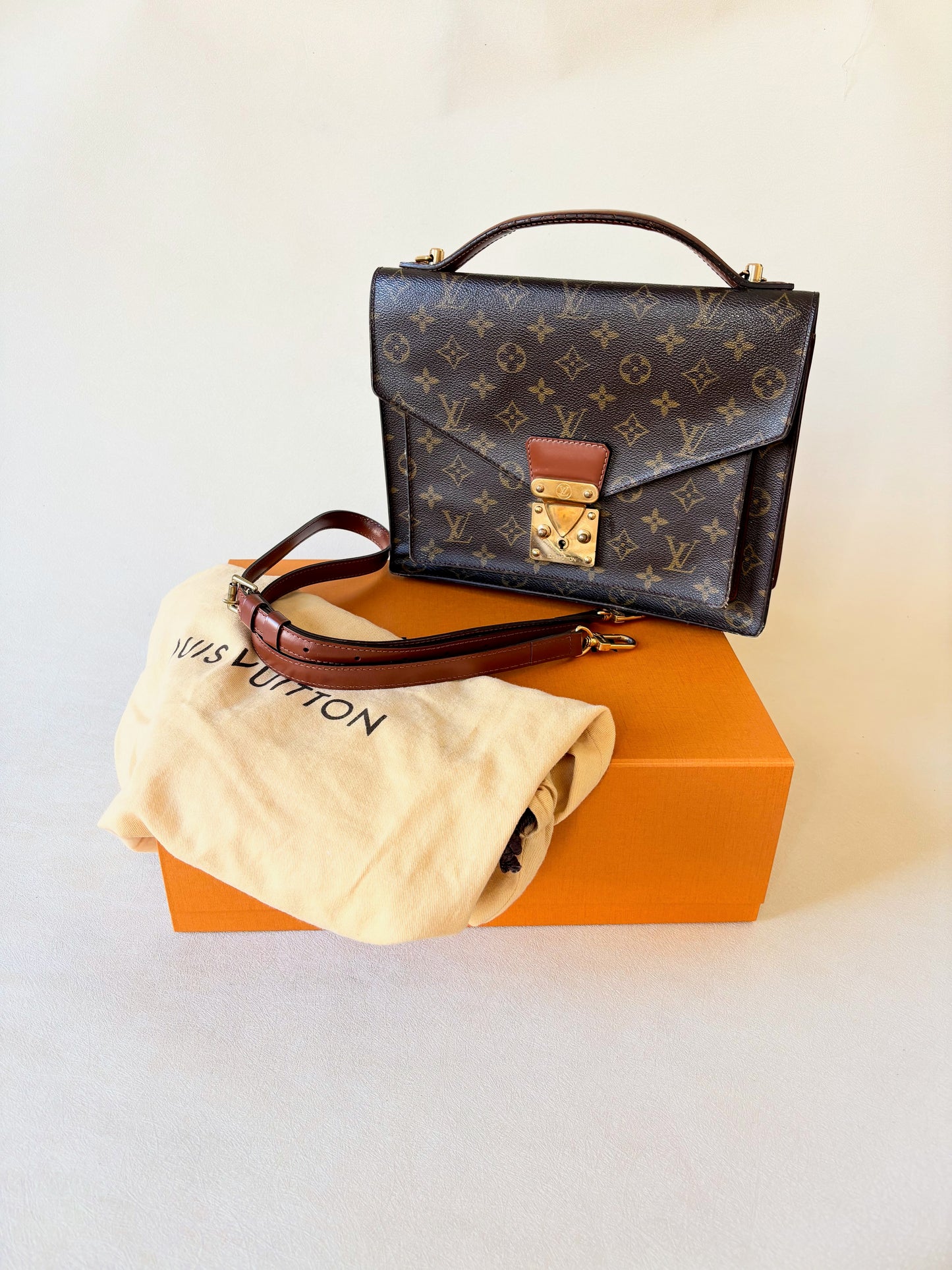 LOUIS VUITTON Sac Monceau 26