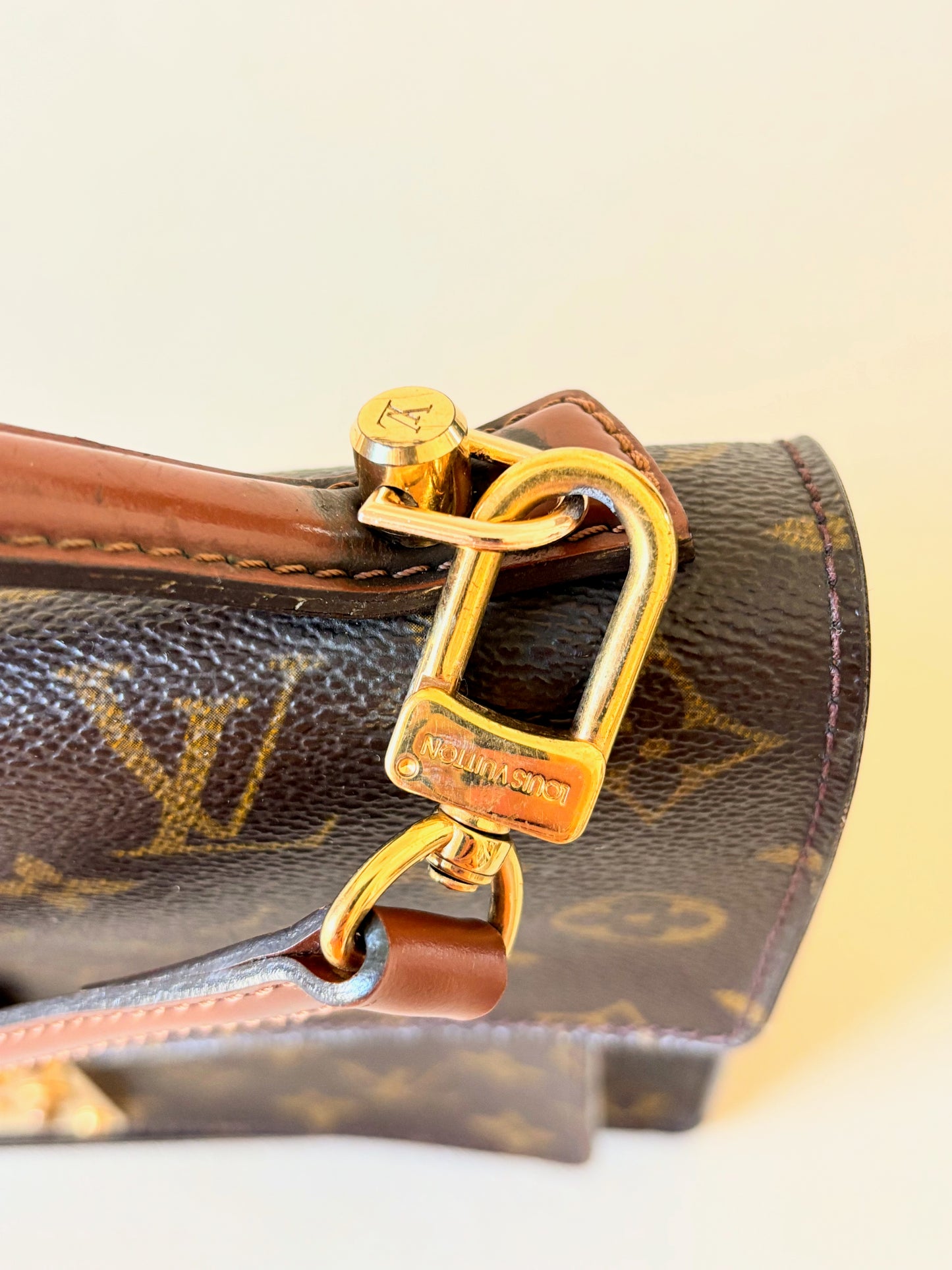 LOUIS VUITTON Sac Monceau 26