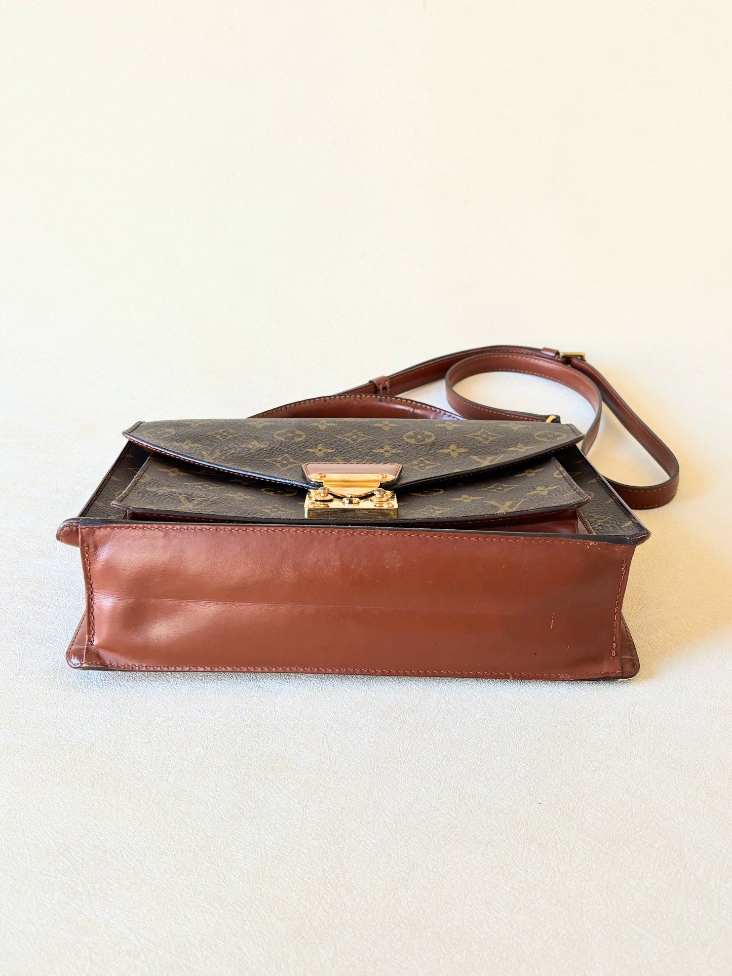 LOUIS VUITTON Sac Monceau 26
