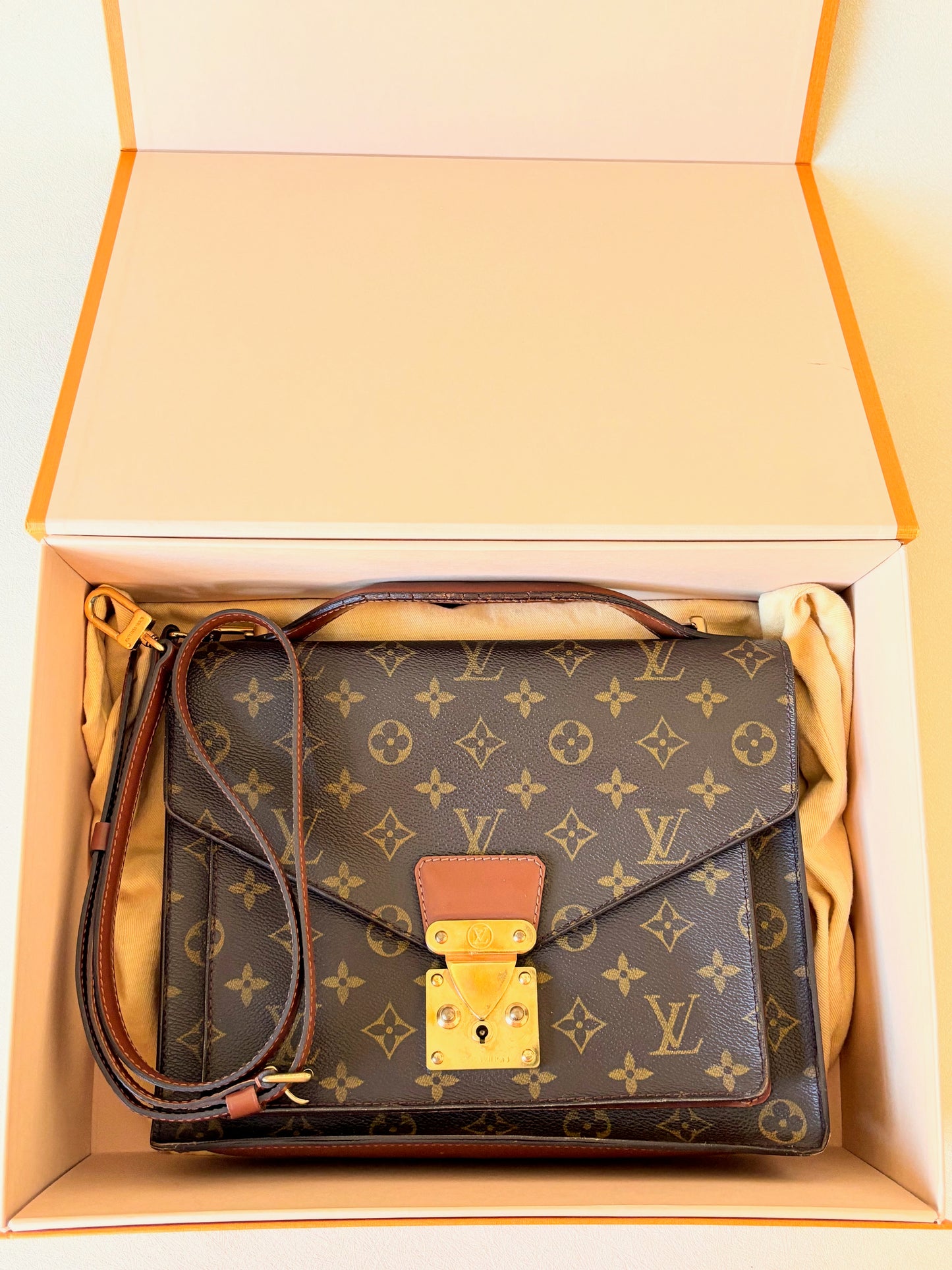 LOUIS VUITTON Sac Monceau 26