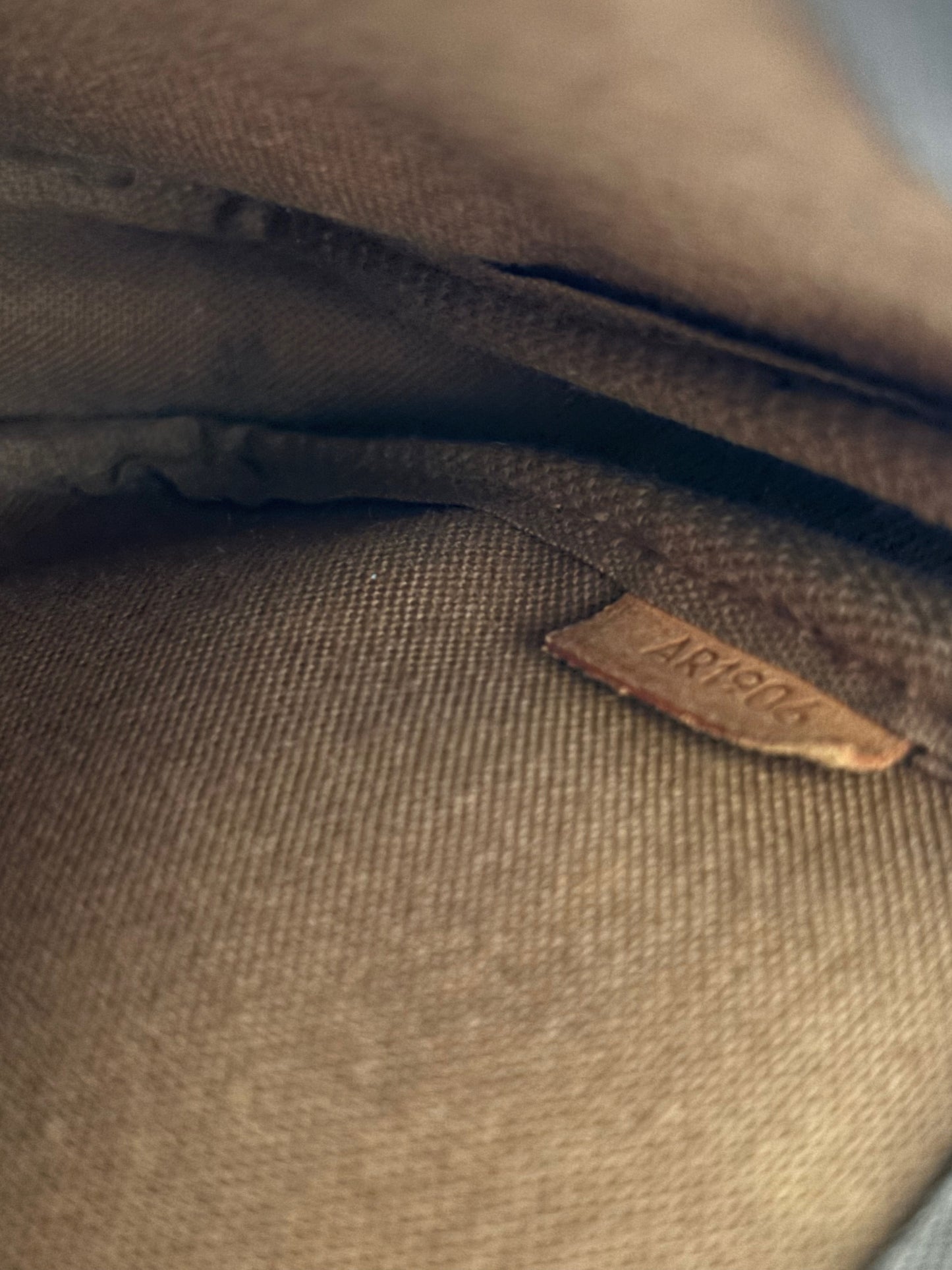 LOUIS VUITTON Pochette Accessoires