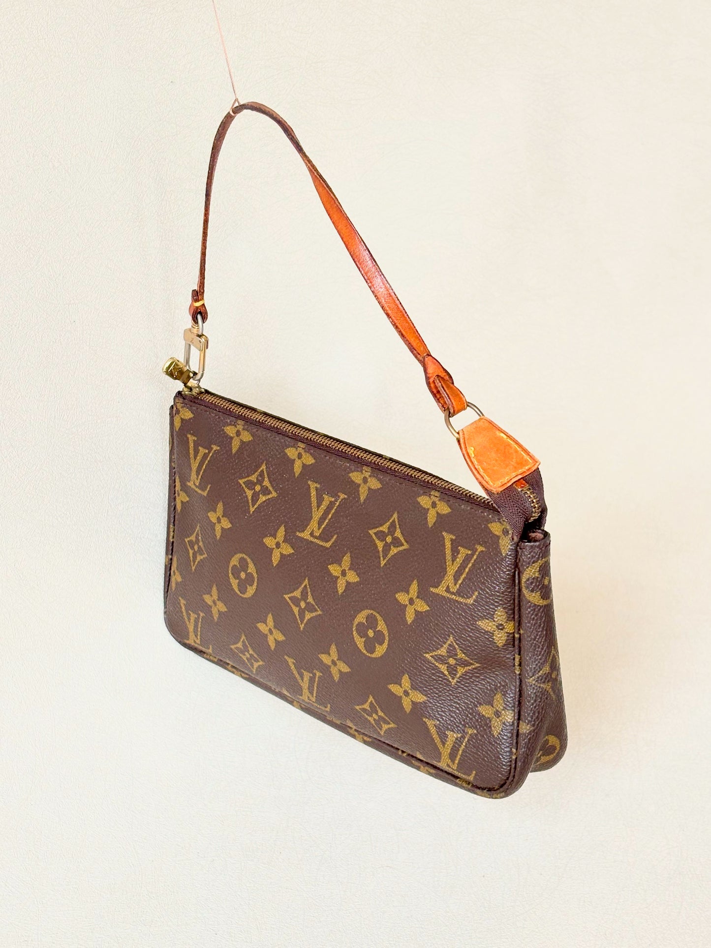 LOUIS VUITTON Pochette Accessoires