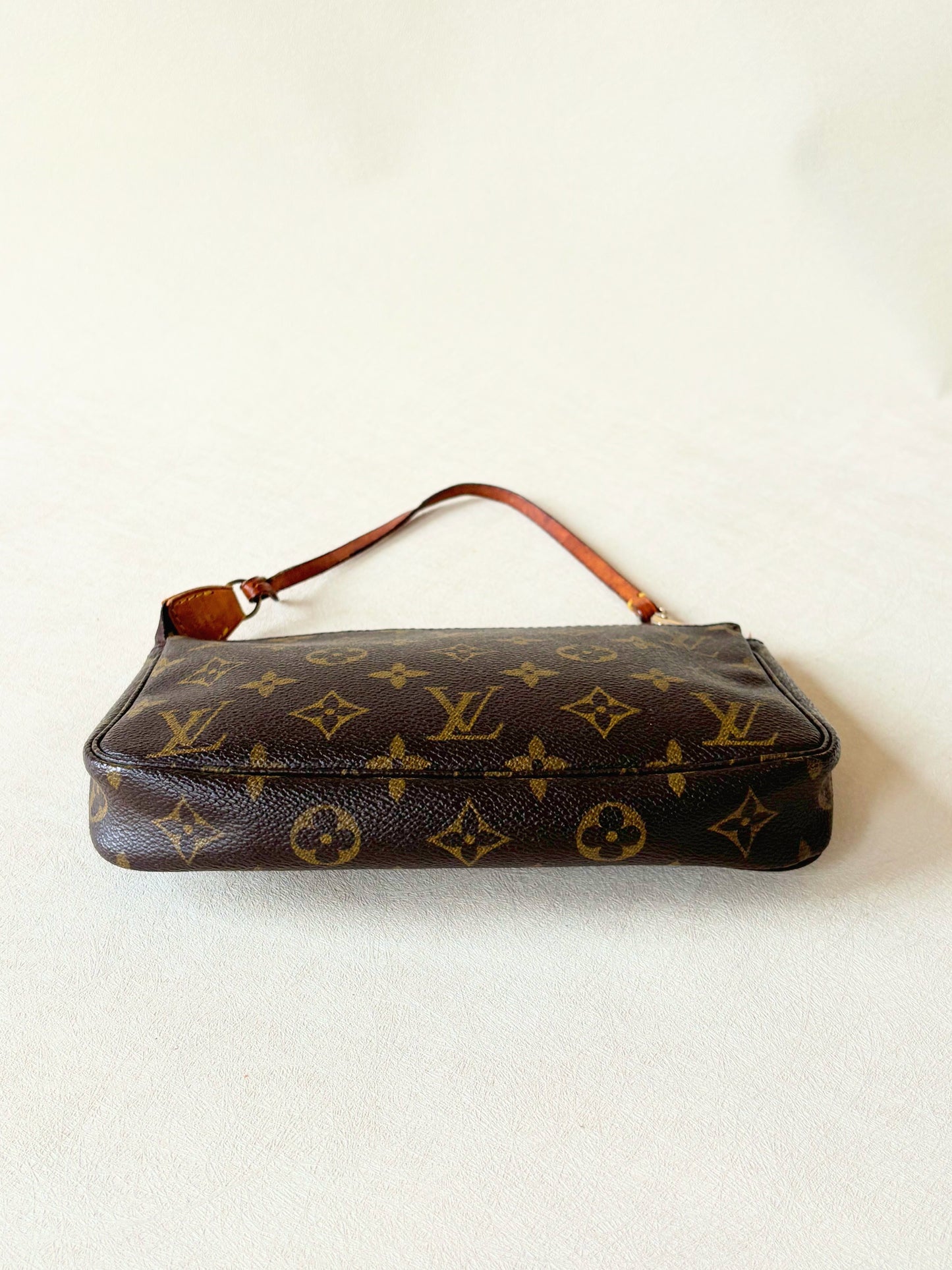 LOUIS VUITTON Pochette Accessoires