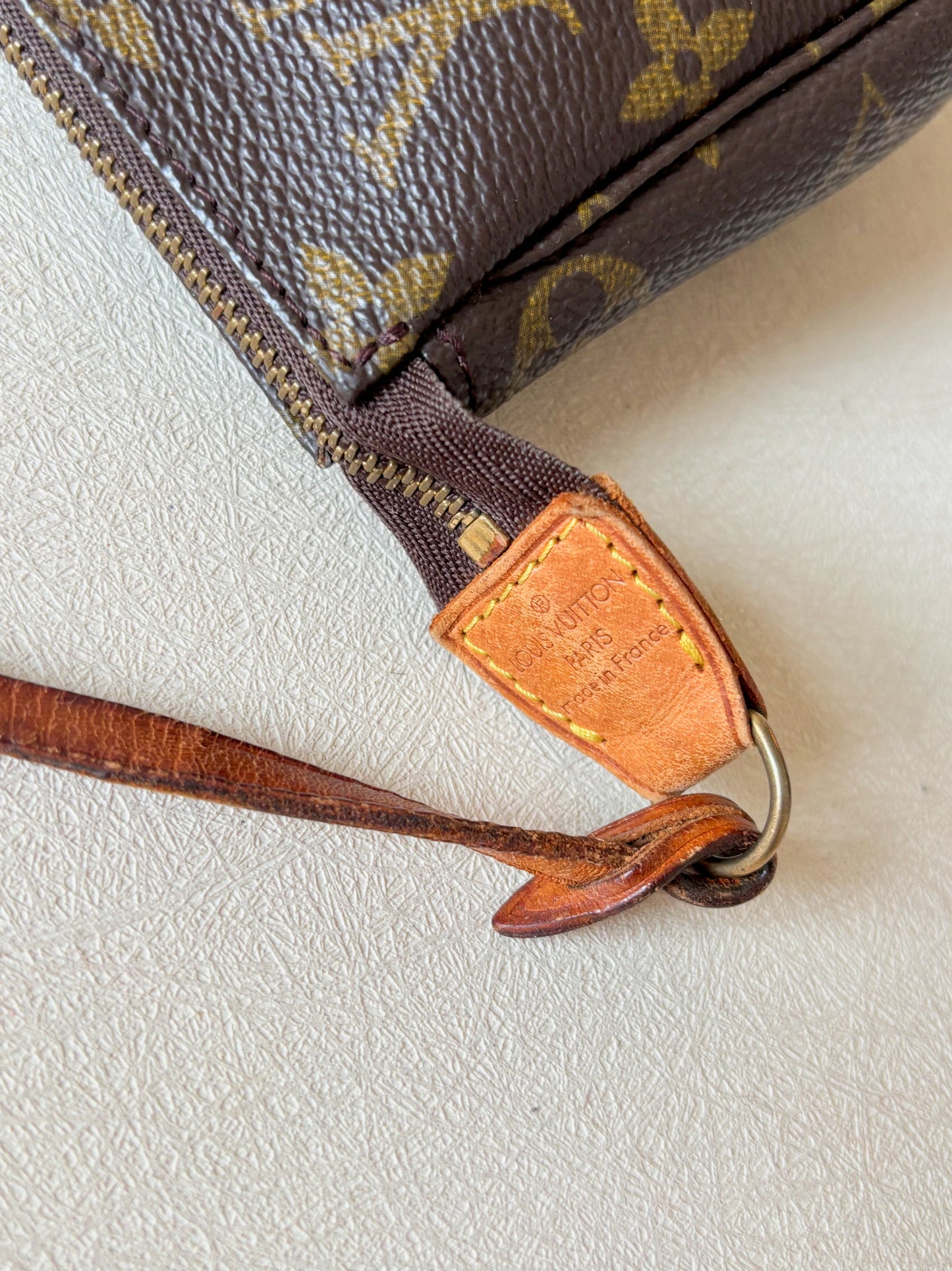 LOUIS VUITTON Pochette Accessoires