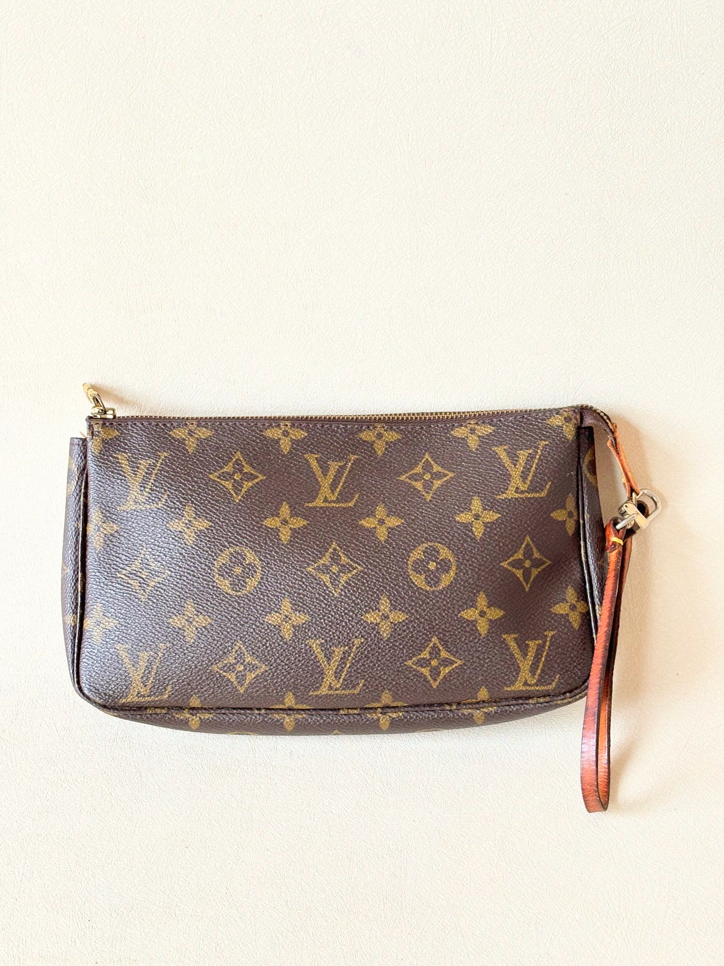 LOUIS VUITTON Pochette Accessoires