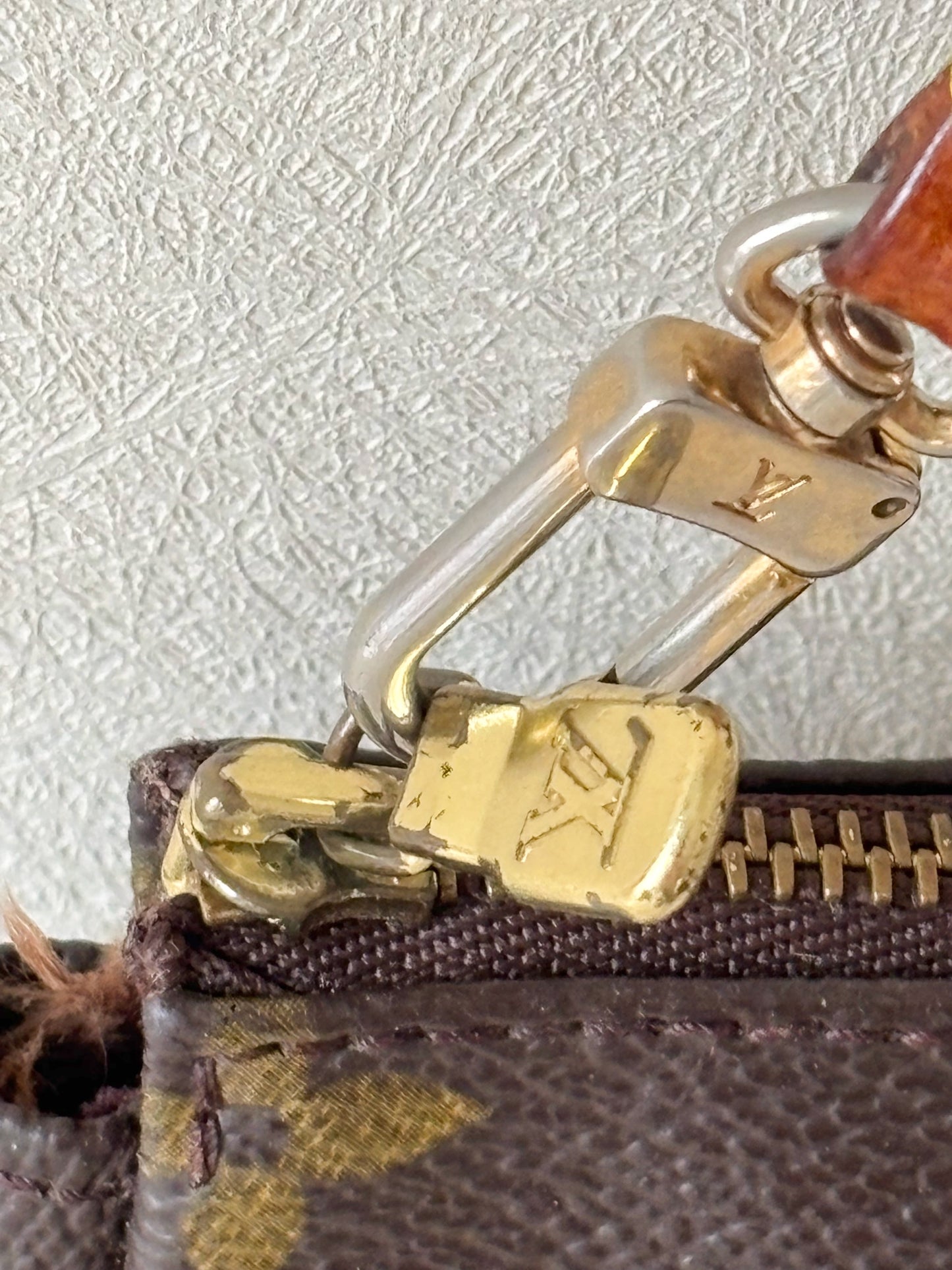 LOUIS VUITTON Pochette Accessoires