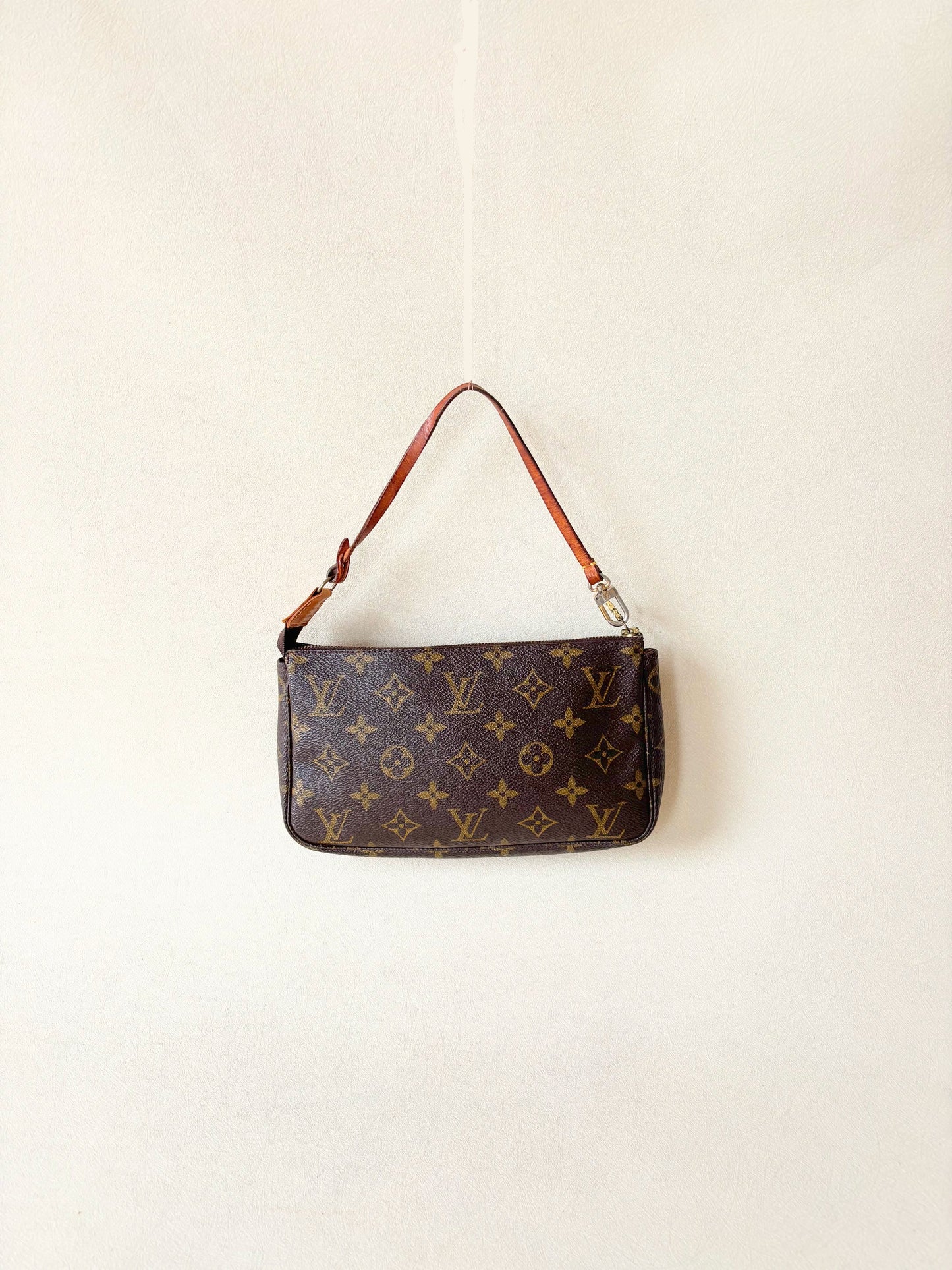 LOUIS VUITTON Pochette Accessoires
