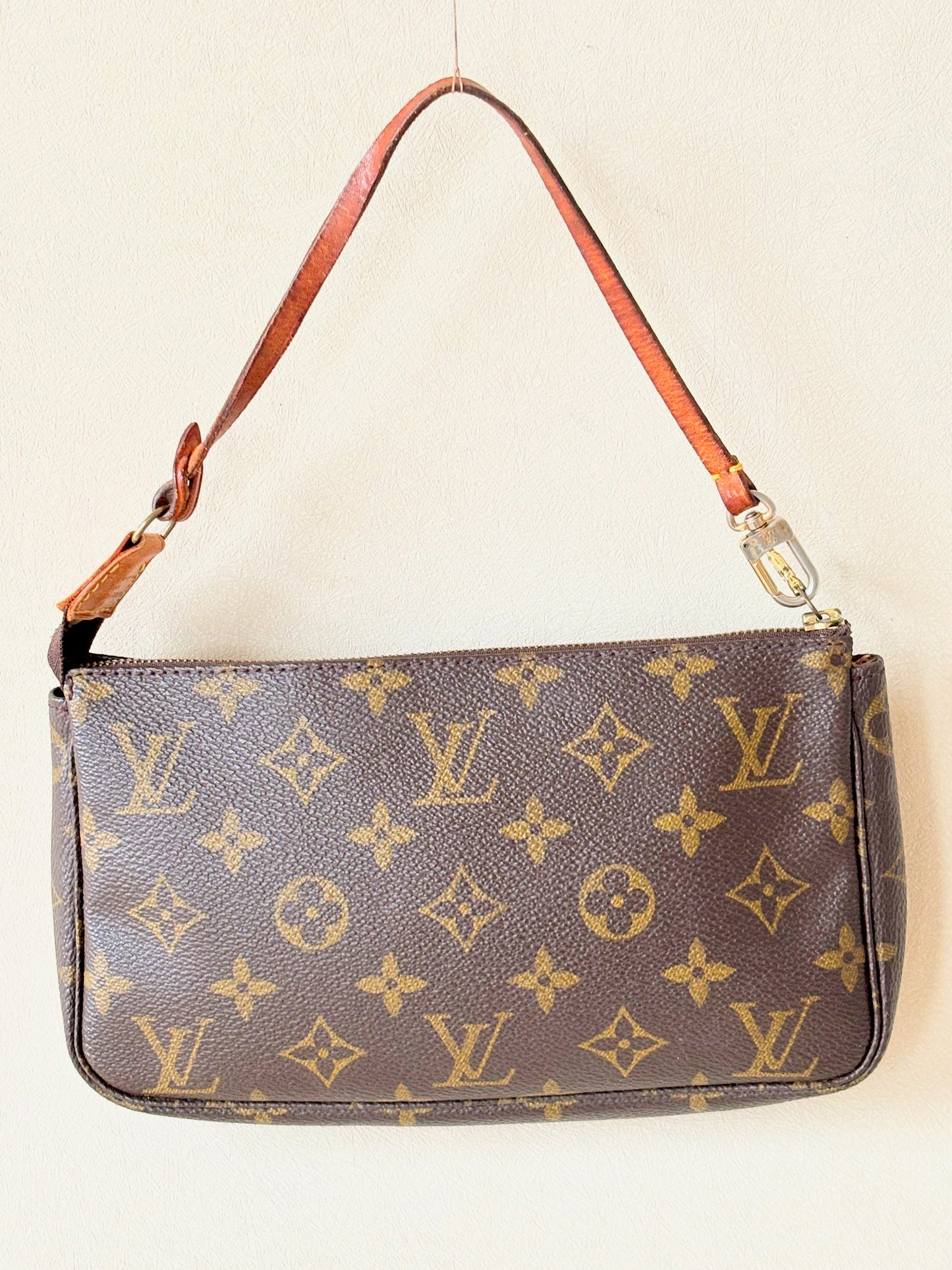 LOUIS VUITTON Pochette Accessoires