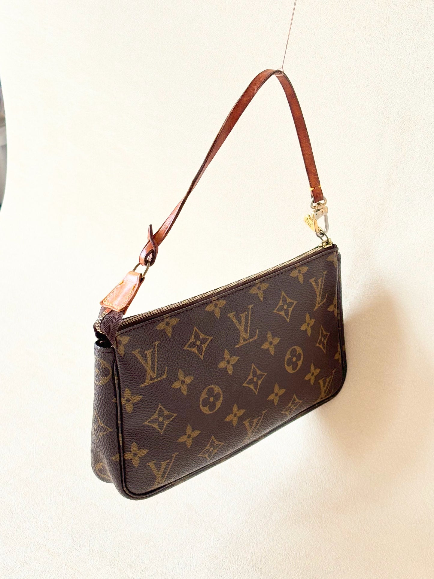 LOUIS VUITTON Pochette Accessoires
