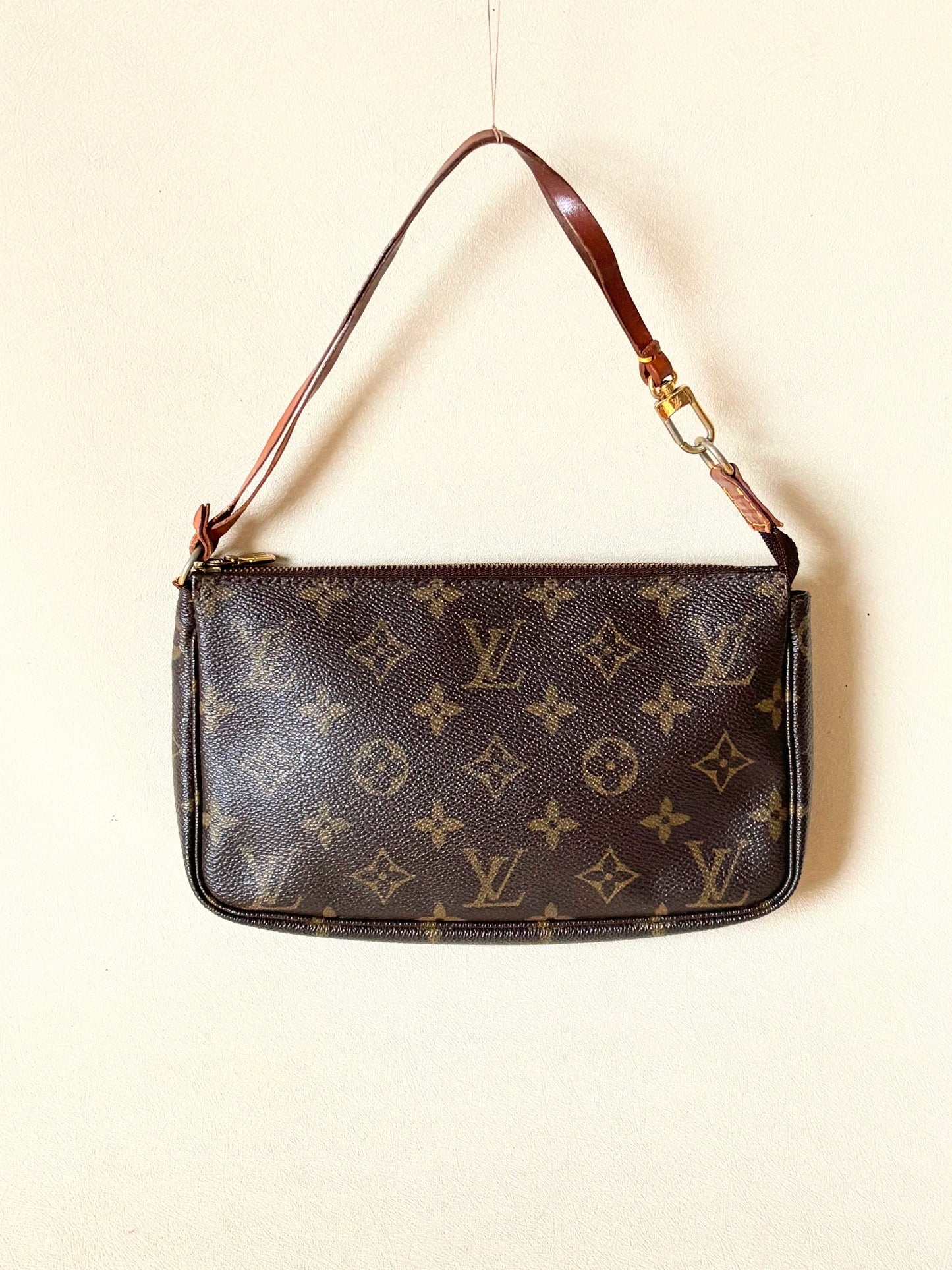 LOUIS VUITTON Pochette Accessoires