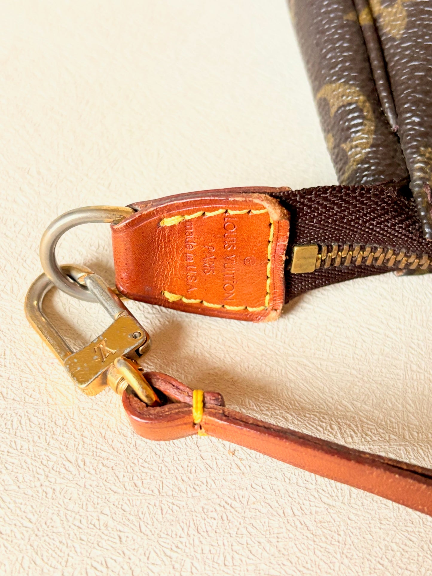 LOUIS VUITTON Pochette Accessoires
