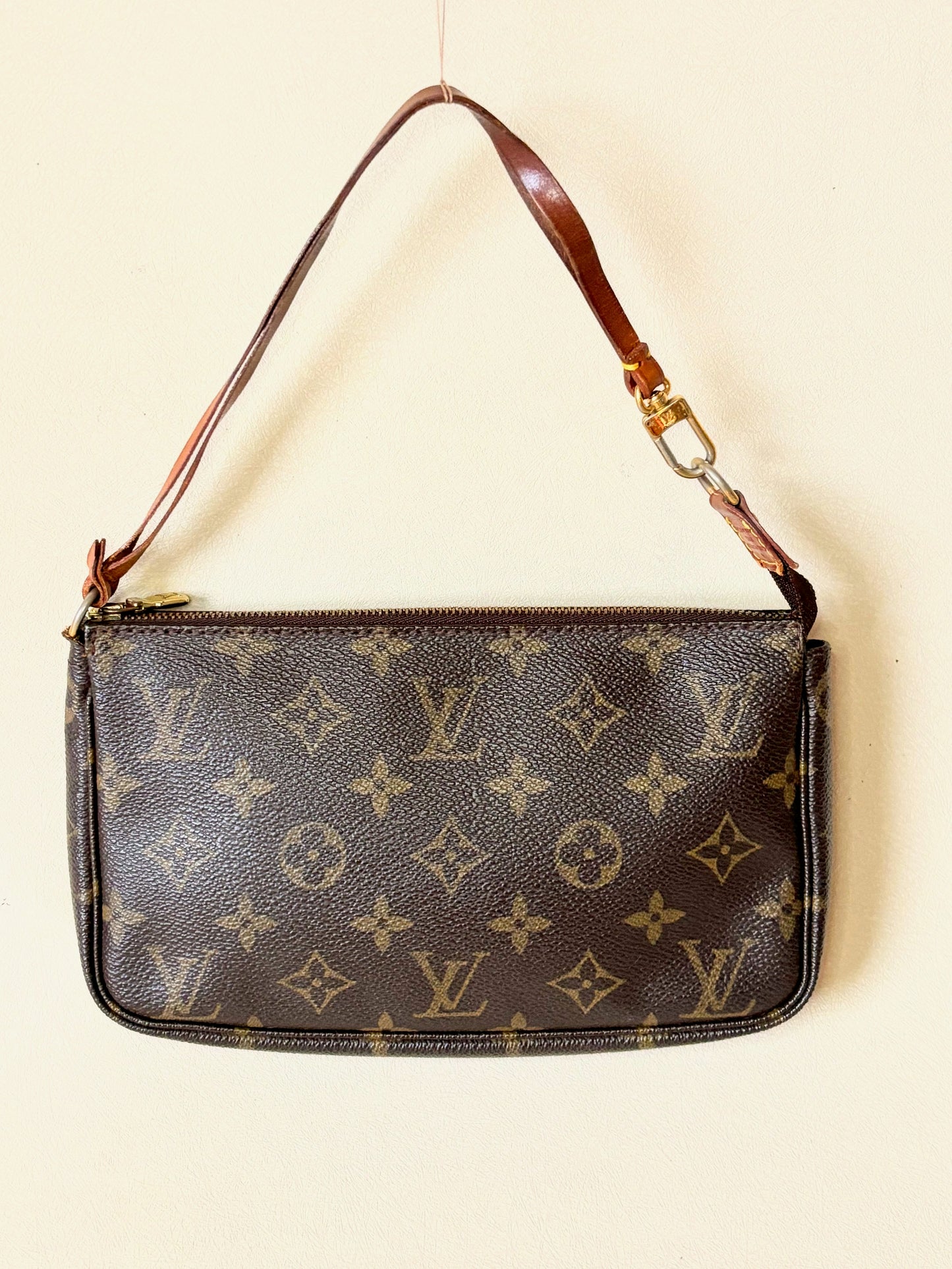 LOUIS VUITTON Pochette Accessoires