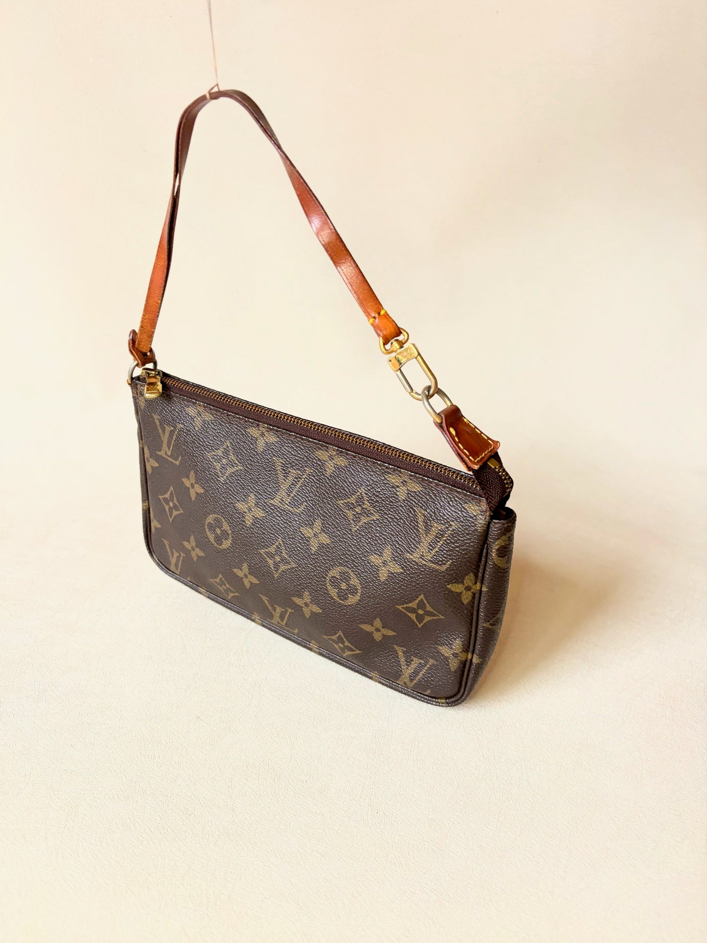 LOUIS VUITTON Pochette Accessoires