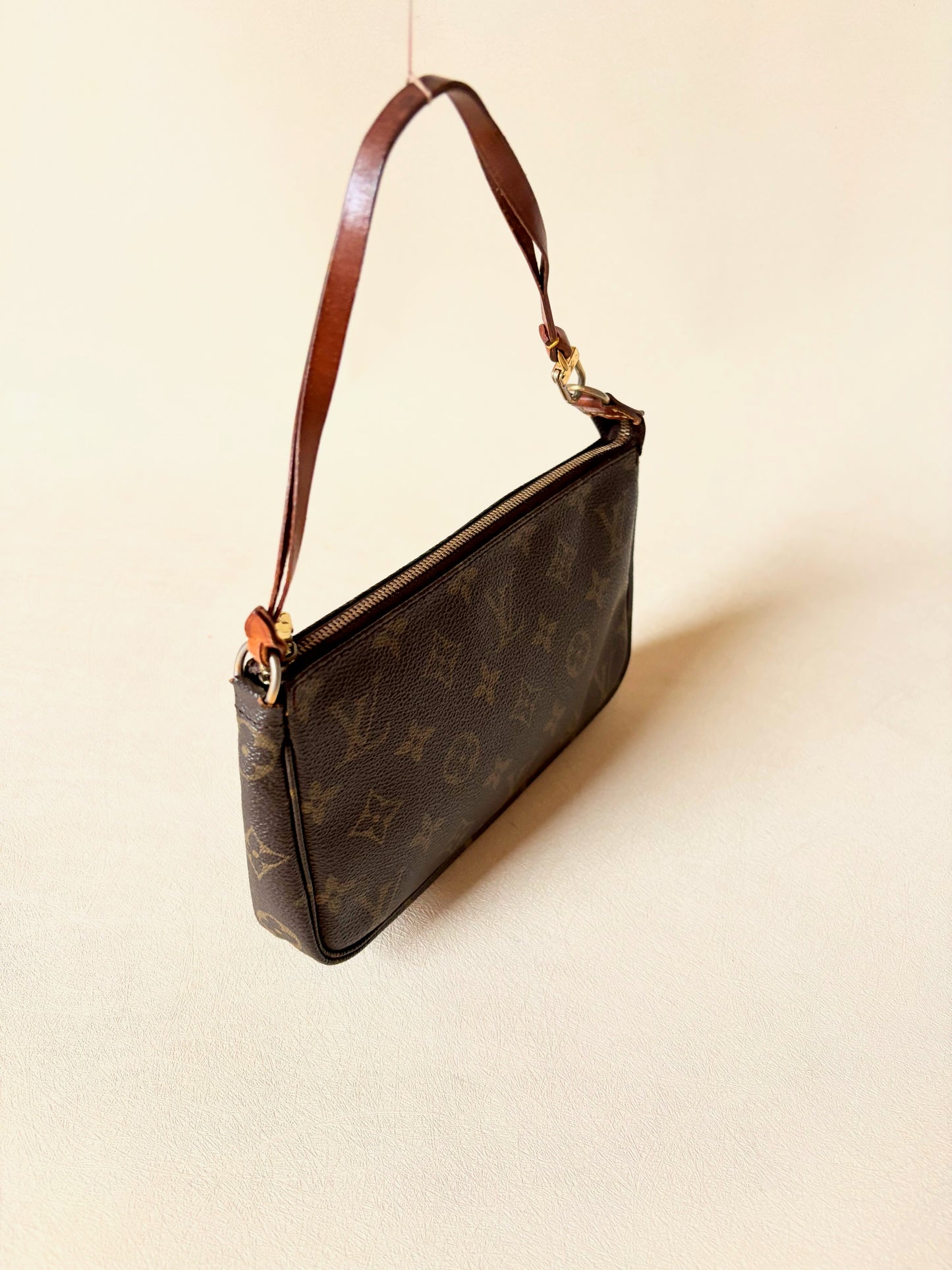 LOUIS VUITTON Pochette Accessoires
