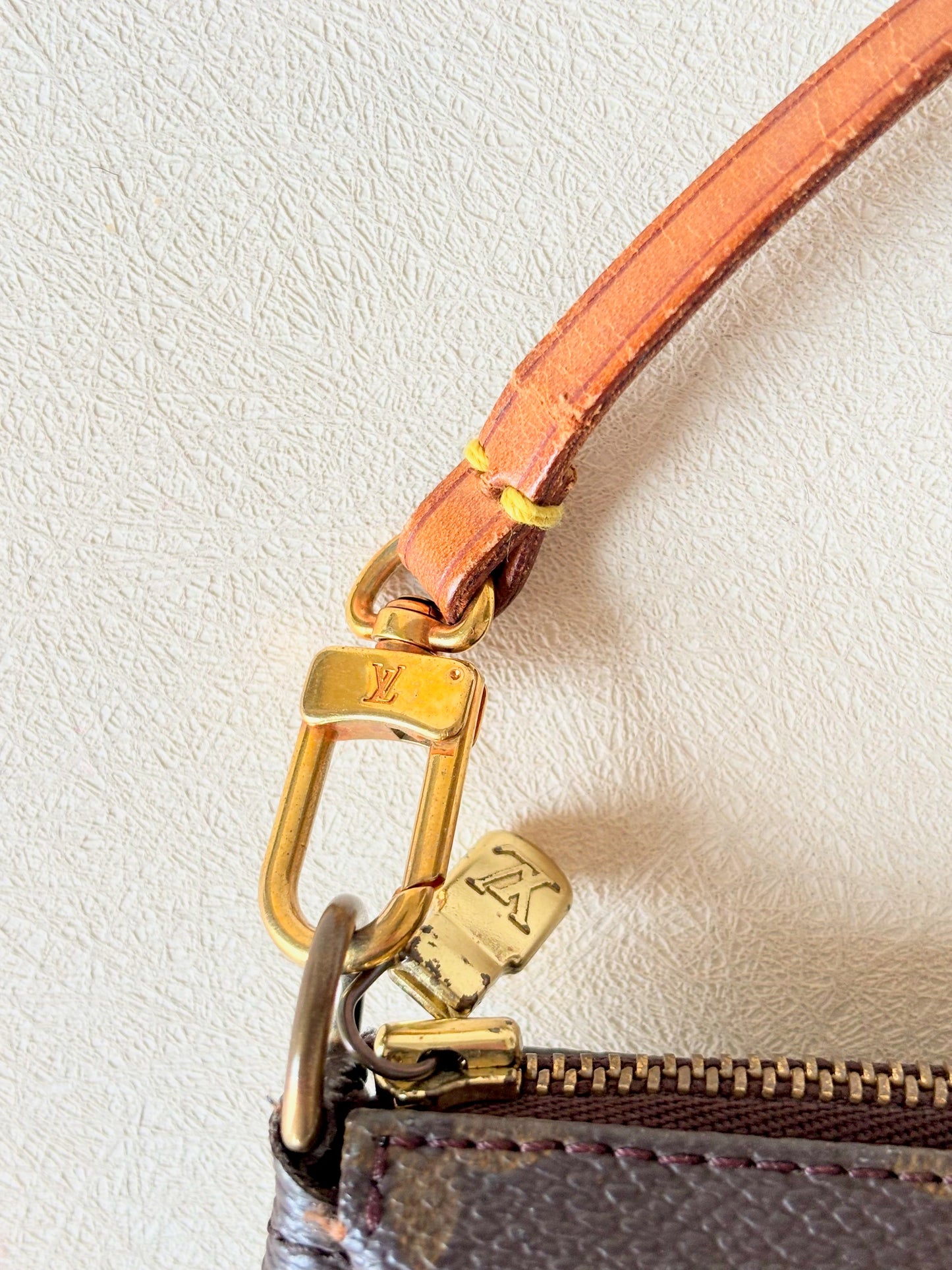 LOUIS VUITTON Pochette Accessoires