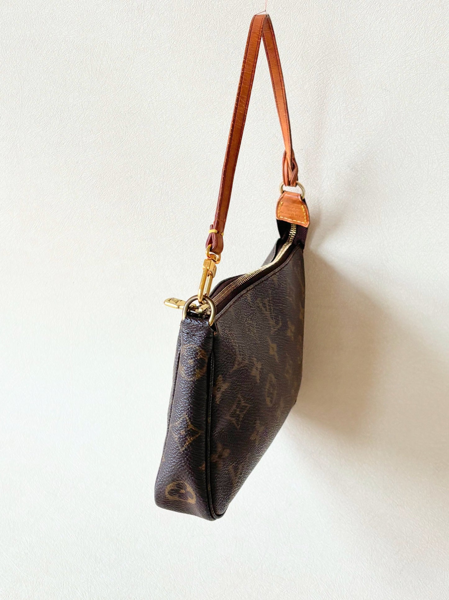 LOUIS VUITTON Pochette Accessoires