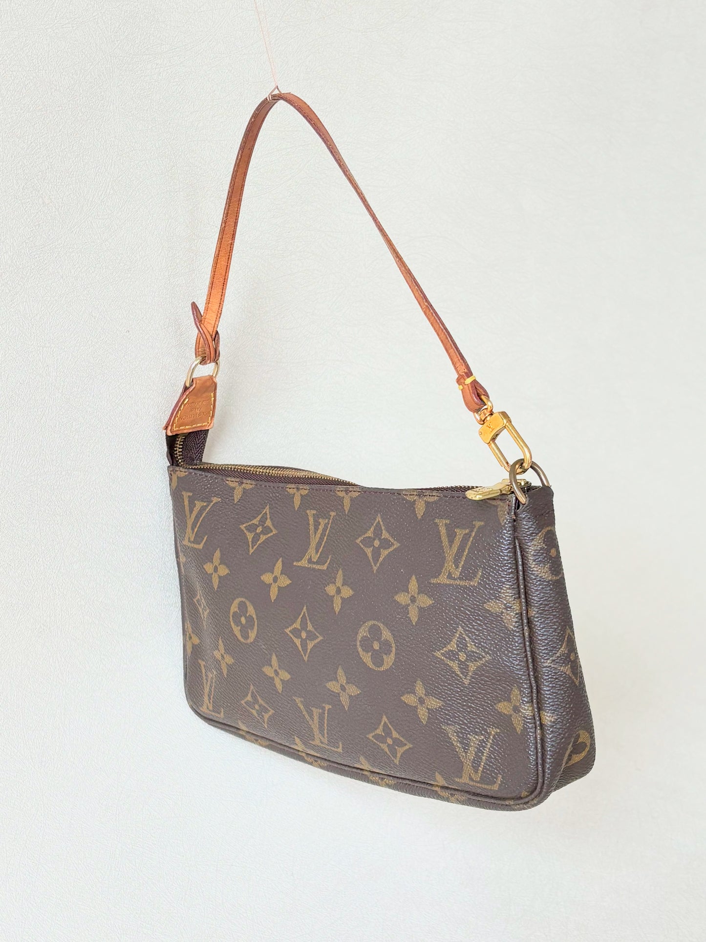 LOUIS VUITTON Pochette Accessoires