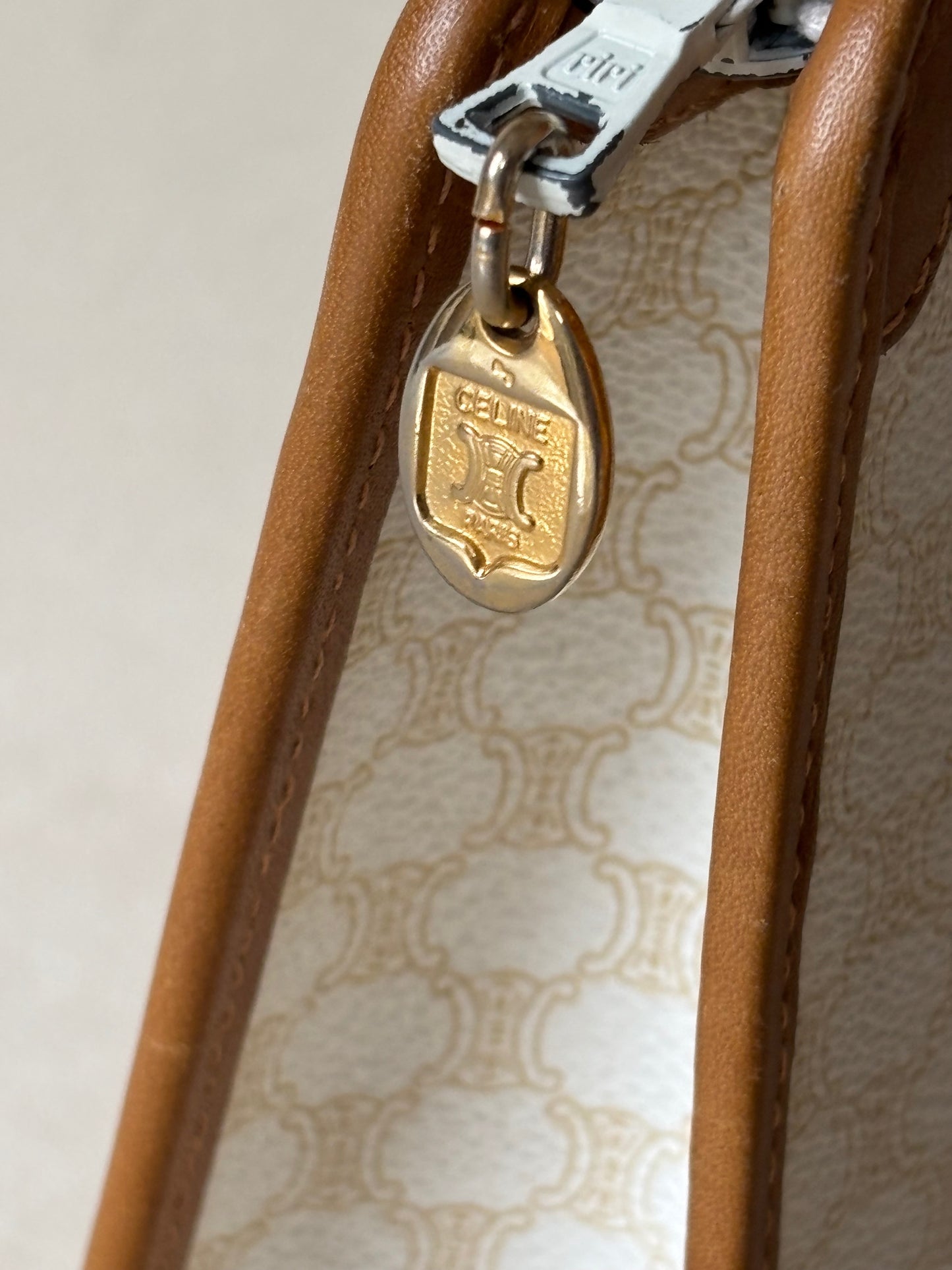 CÉLINE Pochette Triomphe